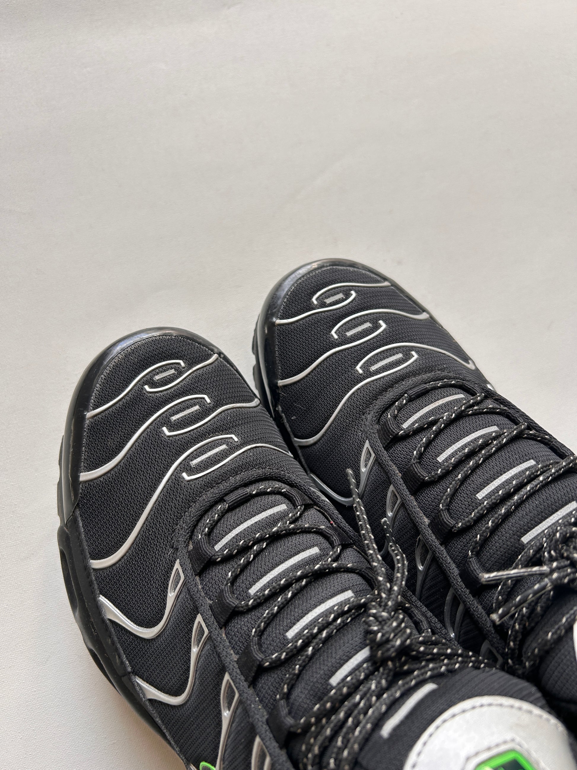 AIR MAX PLUS “BLACK GREEN STRIKE” 45EU