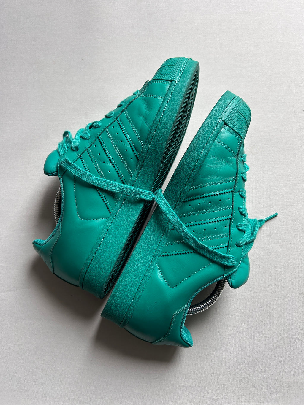 ADIDAS SUPERSTAR X PHARELL (43EU)