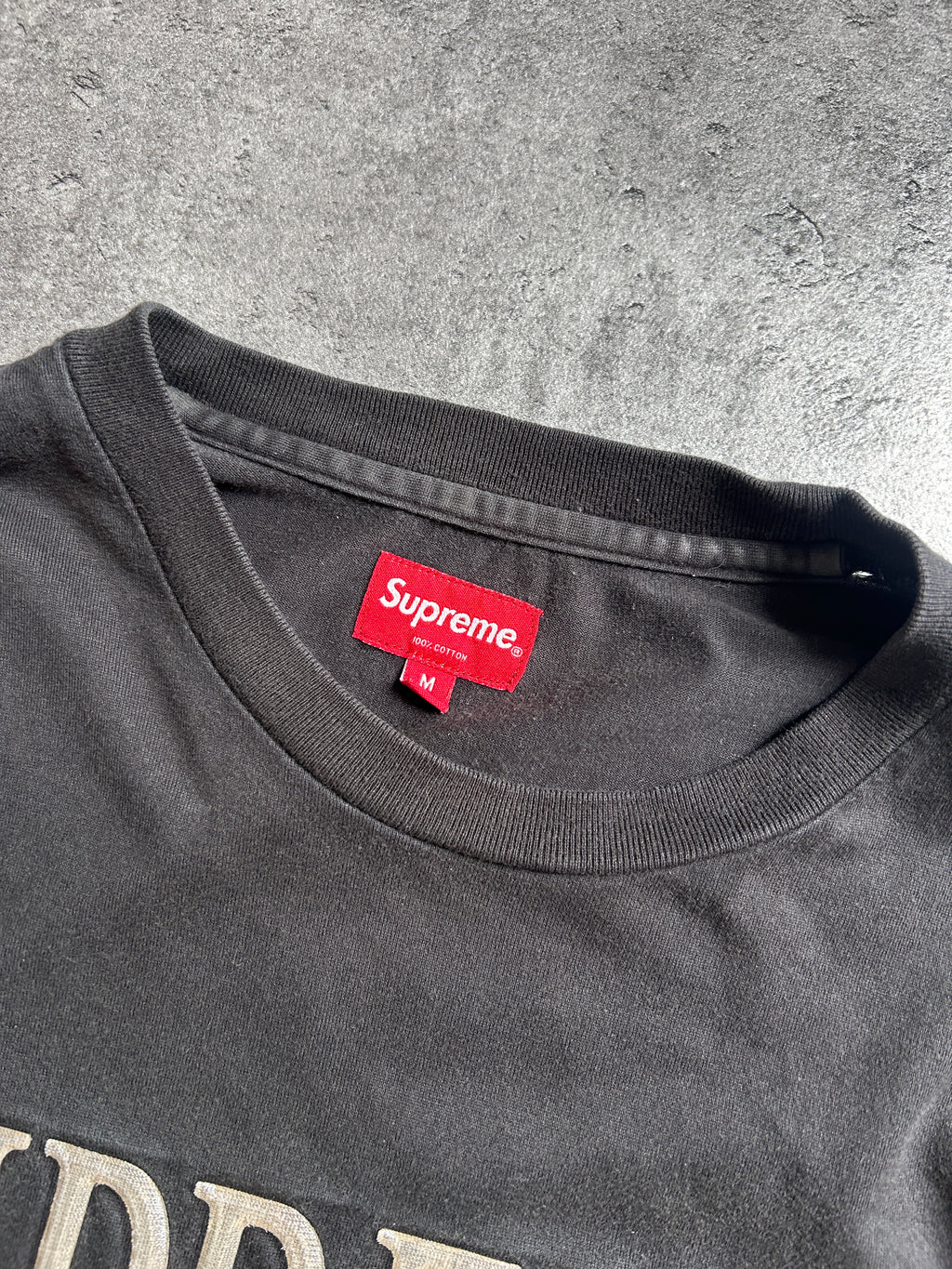 SUPREME GOLD LOGO LONGSLEEVE (M)
