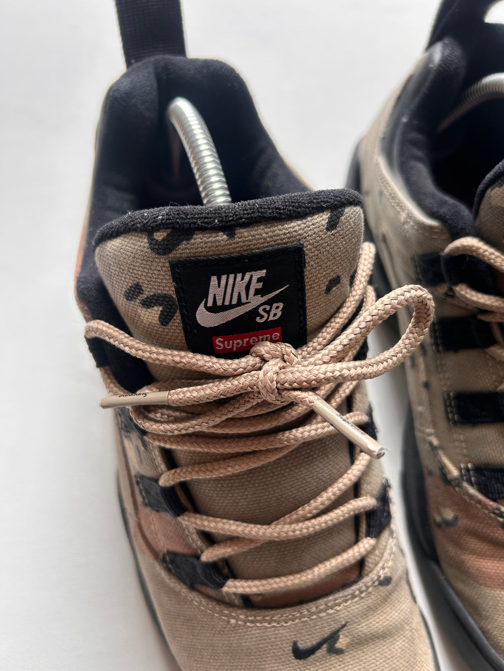 NIKE SB DARWIN X SUPREME (43EU)