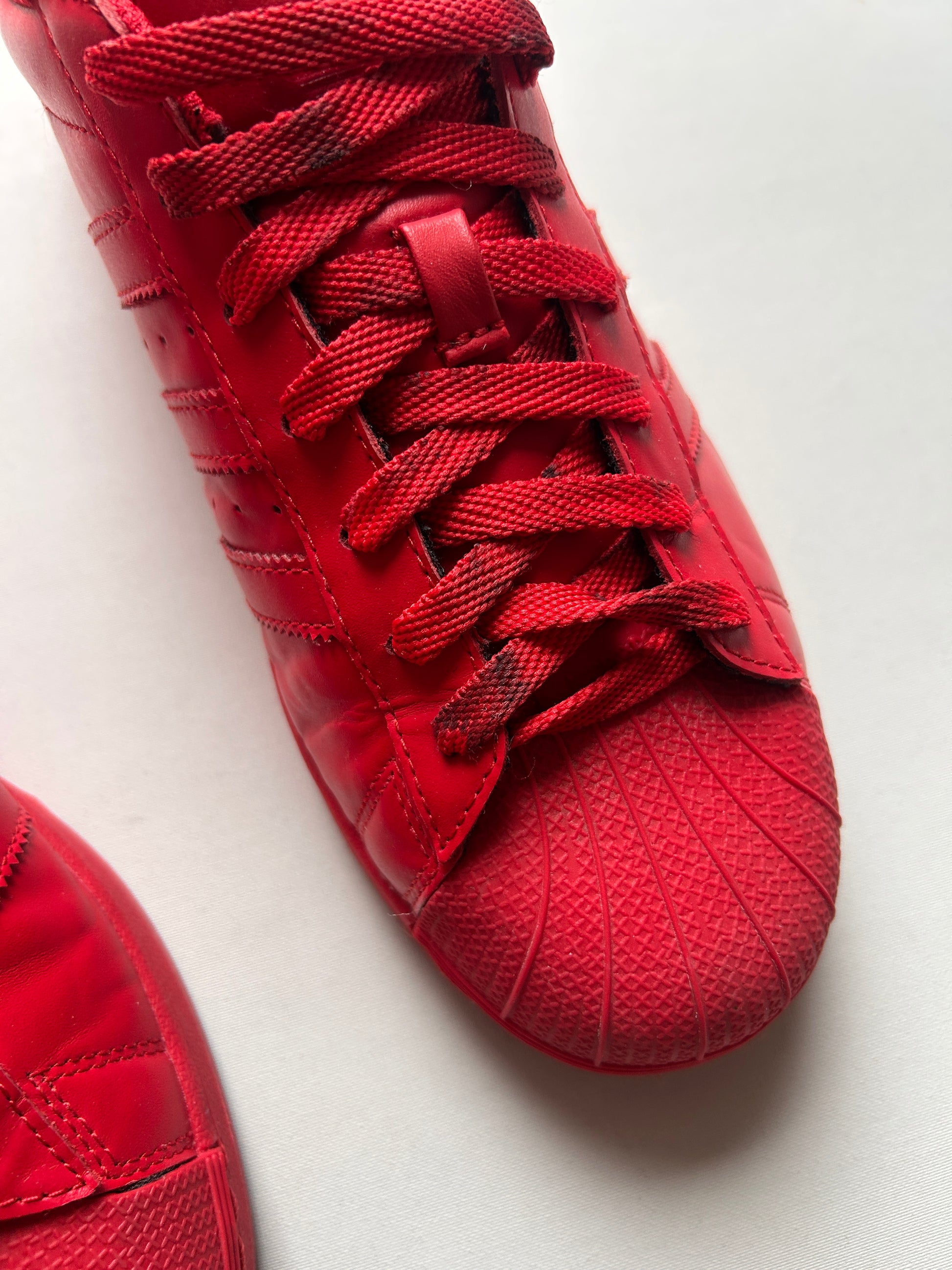 ADIDAS SUPERSTAR X PHARELL (42,5EU)