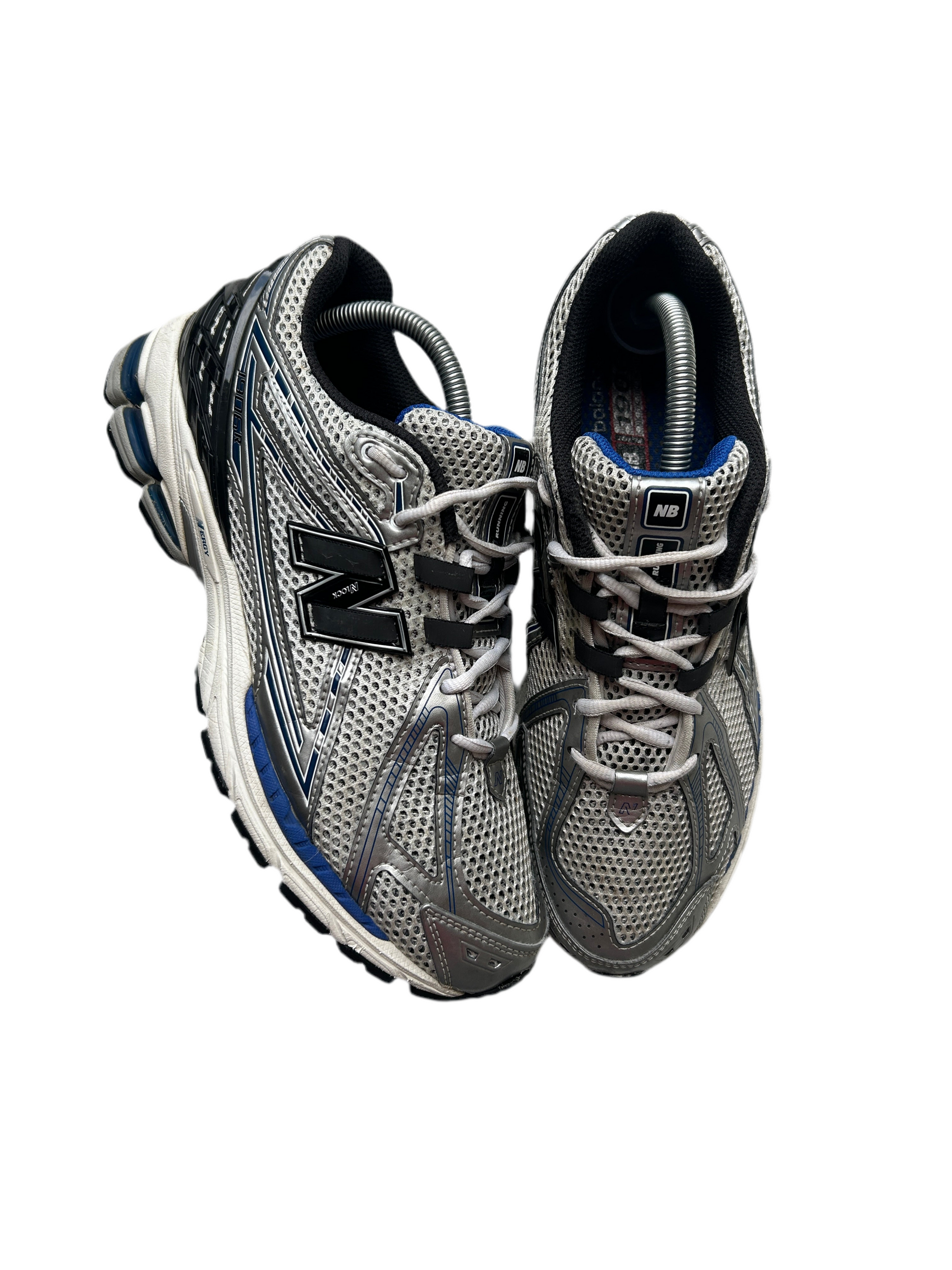 NB1906R “METALLIC BLUE SILVER” 42,5EU