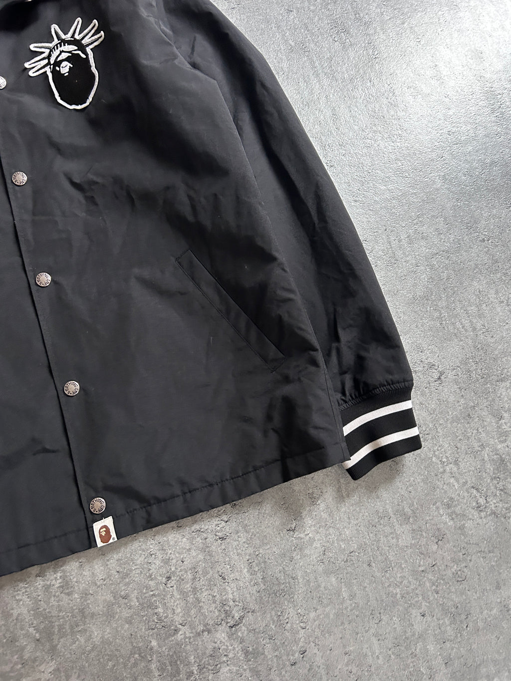 A BATHING APE STATUE OF LIBERTY COACH JACKET (M)