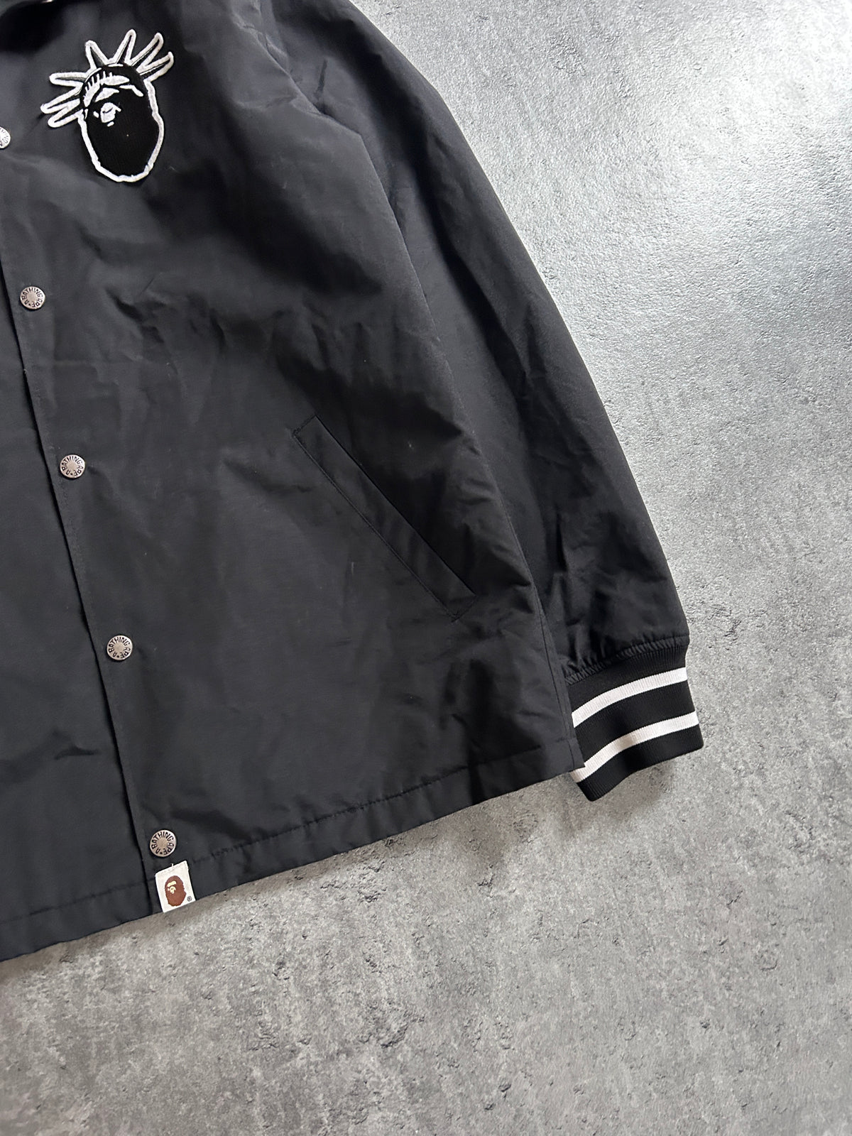 A BATHING APE STATUE OF LIBERTY COACH JACKET (M)