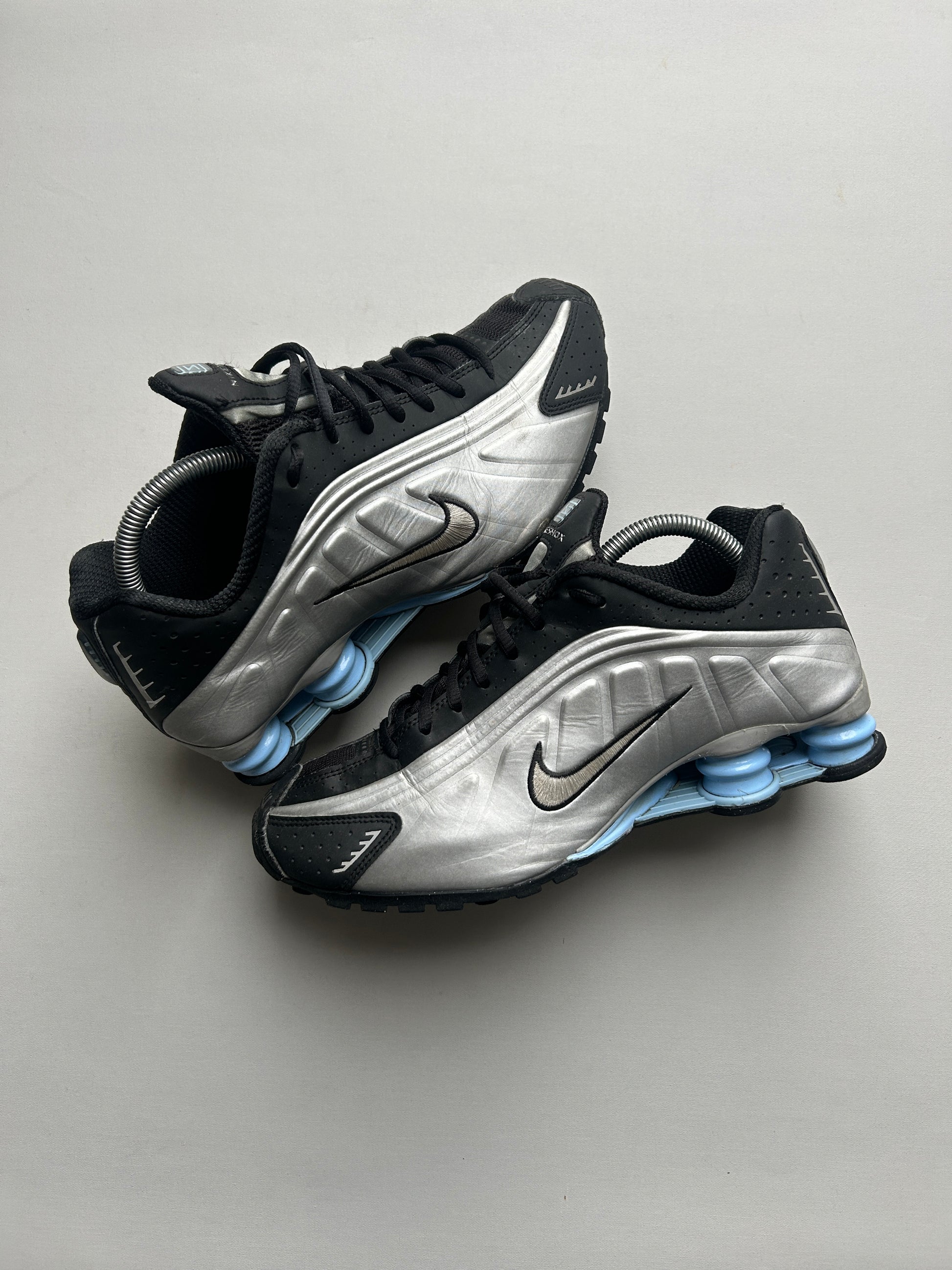 NIKE SHOX R4 “BLACK/SILVER/BLUE” 42EU
