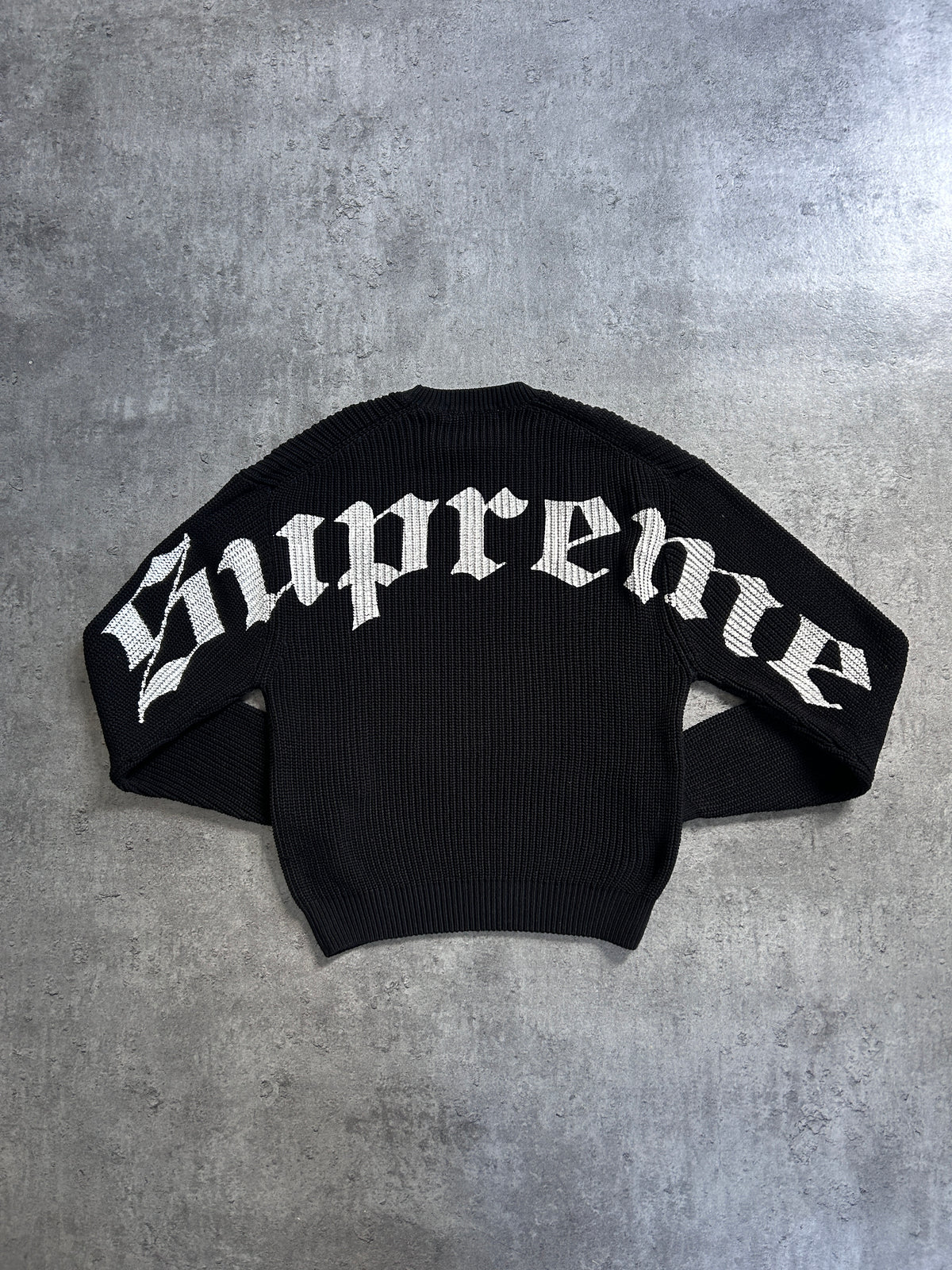 SUPREME OLD ENGLISH CRACKED PRINT (XS)