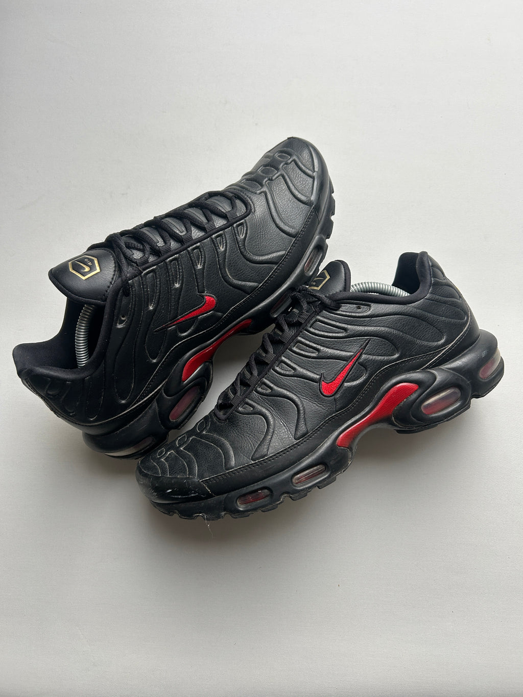 AIR MAX PLUS LTHR “BRED” 45EU