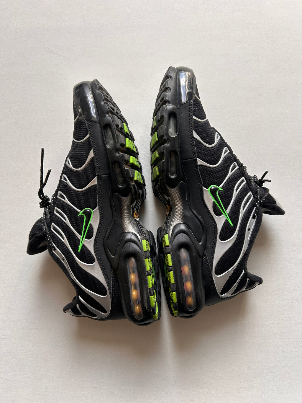 AIR MAX PLUS “BLACK GREEN STRIKE” 45EU