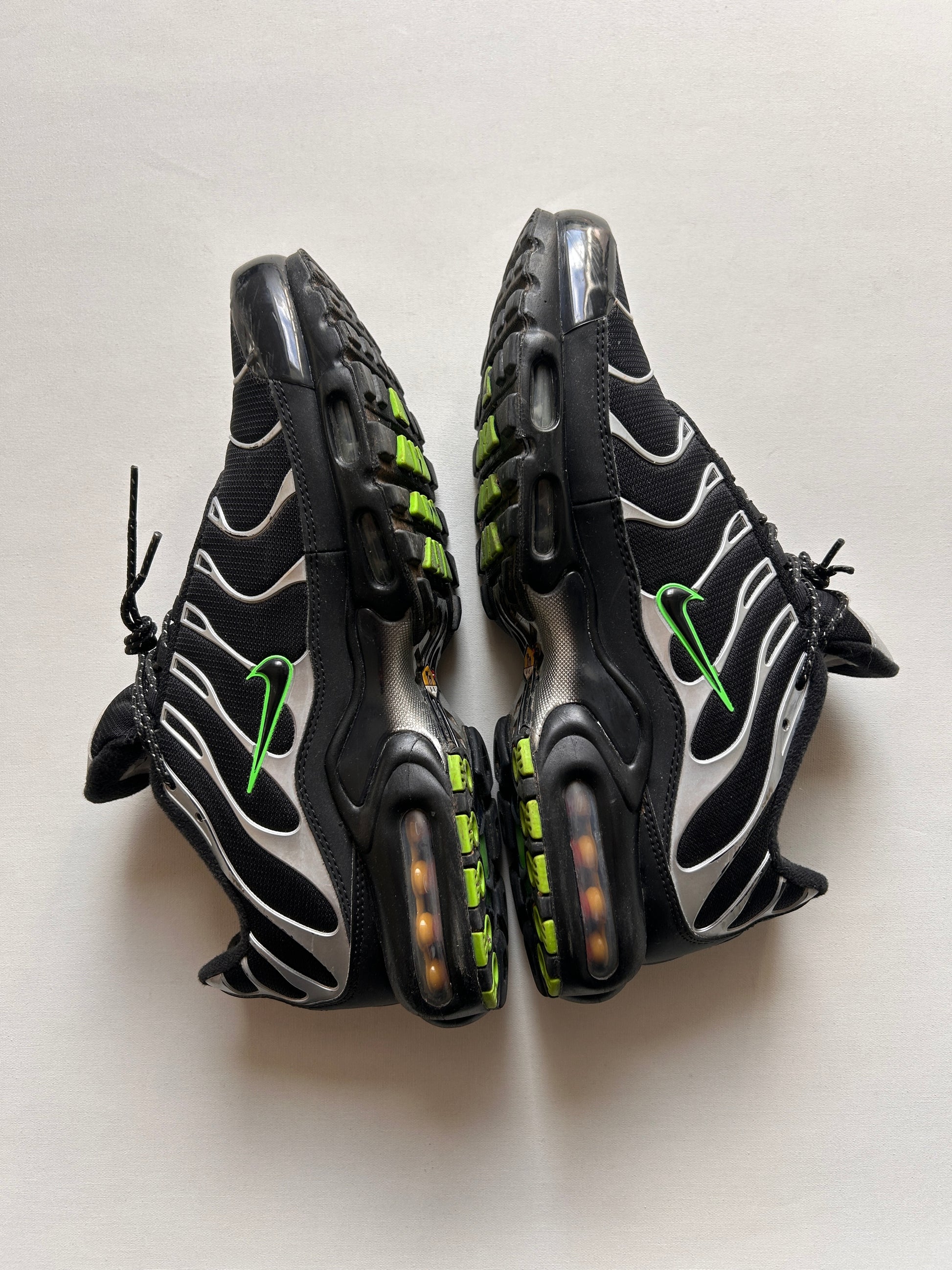 AIR MAX PLUS “BLACK GREEN STRIKE” 45EU
