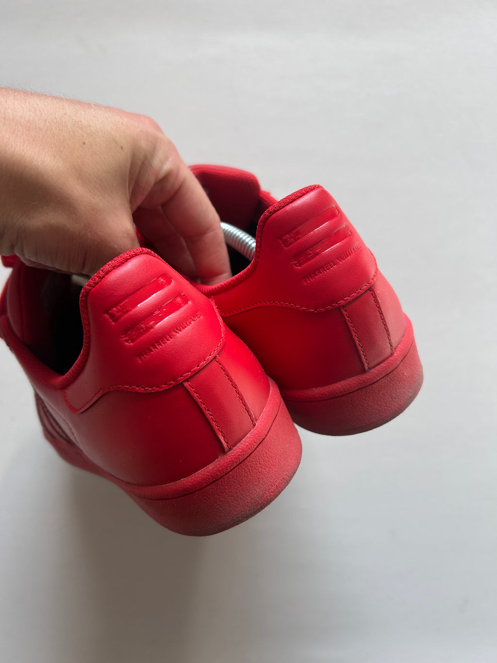 ADIDAS SUPERSTAR X PHARELL WILLIAMS (43EU)