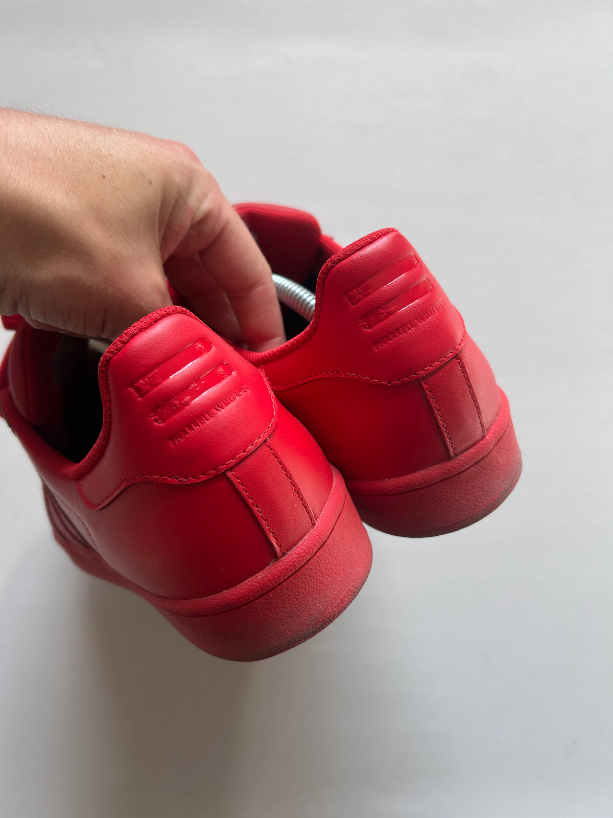 ADIDAS SUPERSTAR X PHARELL WILLIAMS (43EU)