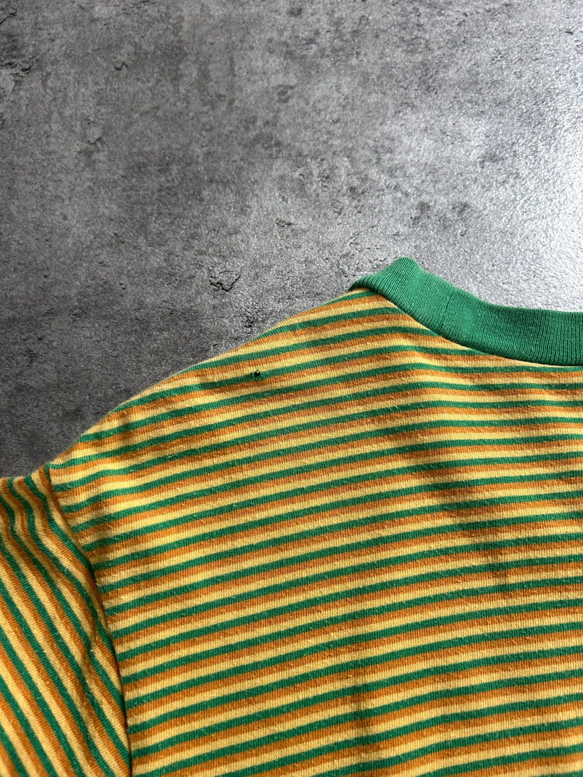 SUPREME MULTI STRIPE TEE (M)