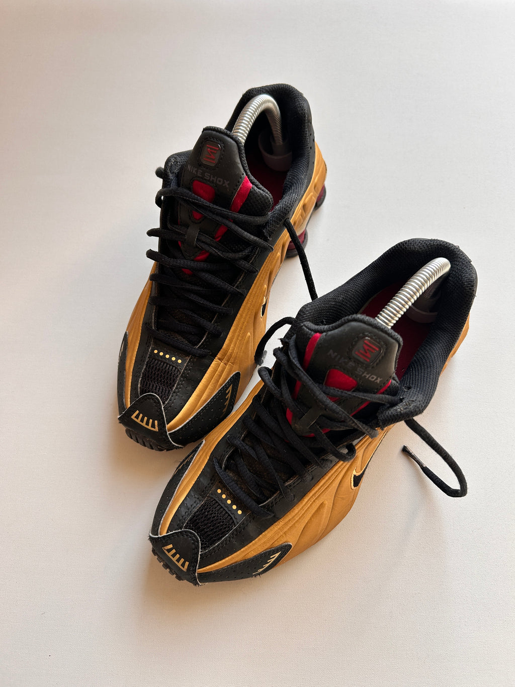 NIKE SHOX R4 “METALLIC GOLD” 39EU