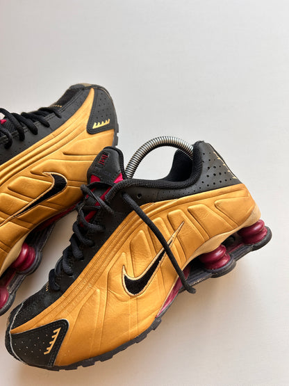 NIKE SHOX R4 “METALLIC GOLD” 39EU