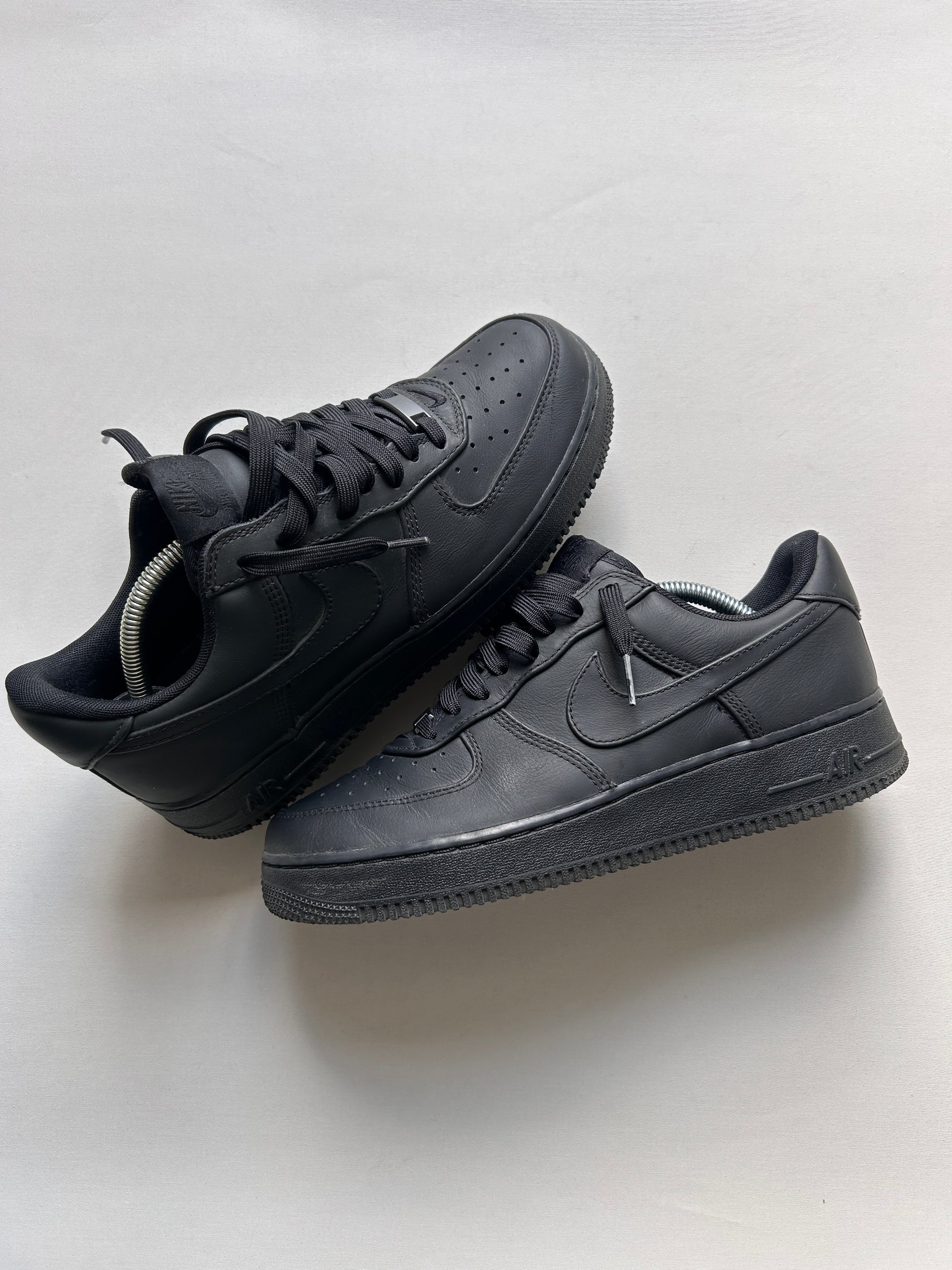 AIR FORCE 1 BLACK (42.5EU)