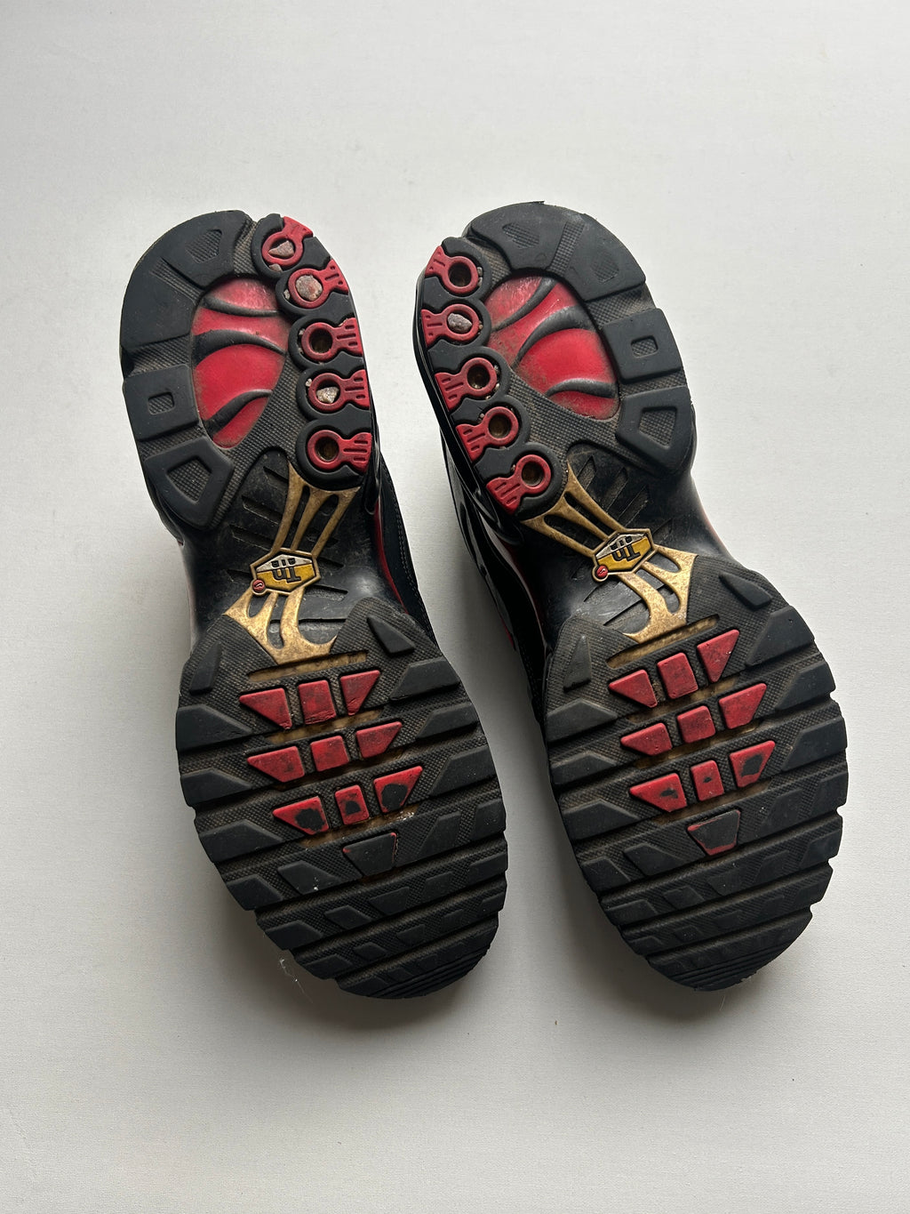 AIR MAX PLUS LTHR “BRED” 45EU