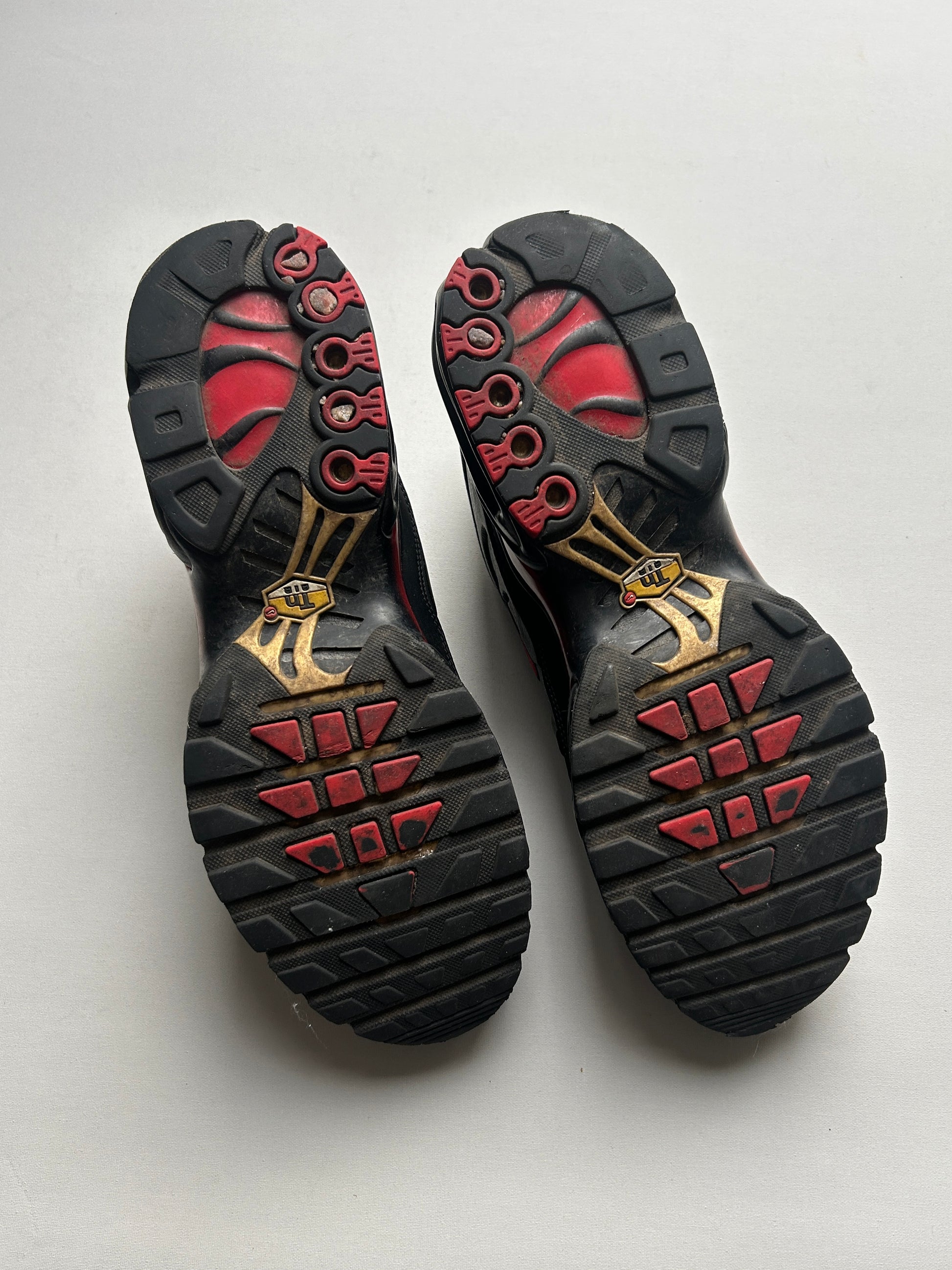 AIR MAX PLUS LTHR “BRED” 45EU