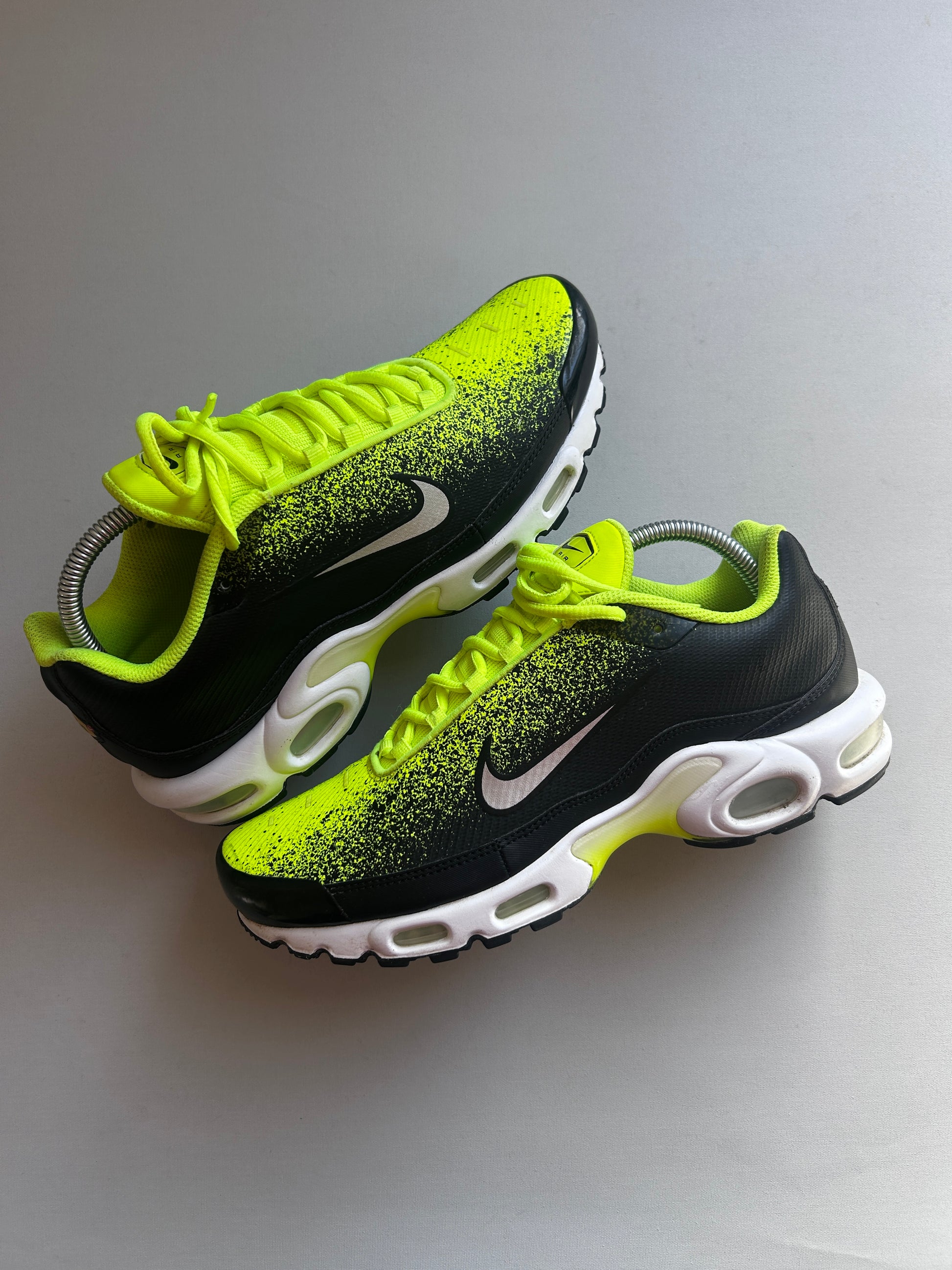 AIR MAX PLUS “NEON SPRAYPAINT” 42,5EU