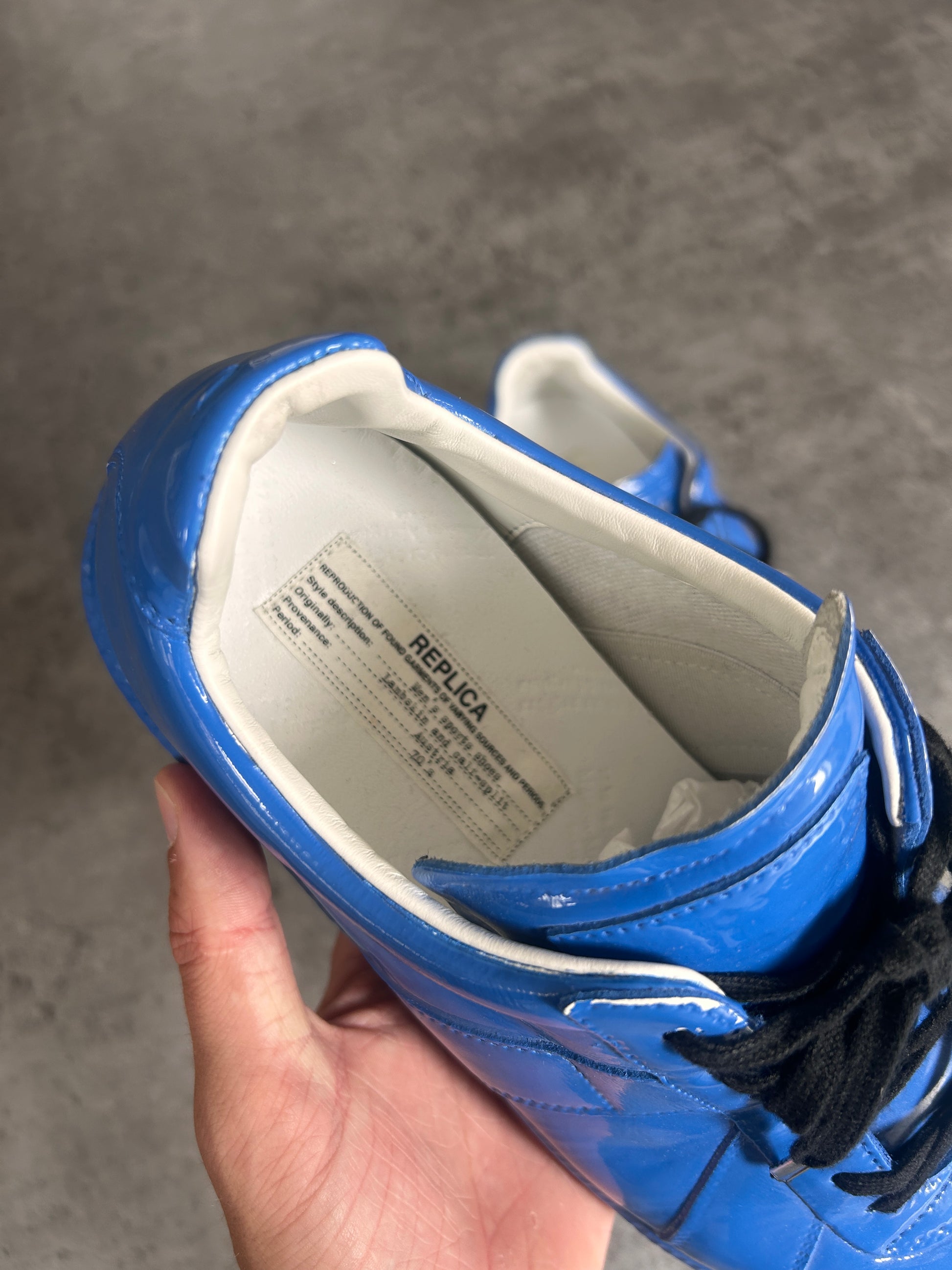 MAISON MARGIELA GATS “PATENT BLUE” 42EU