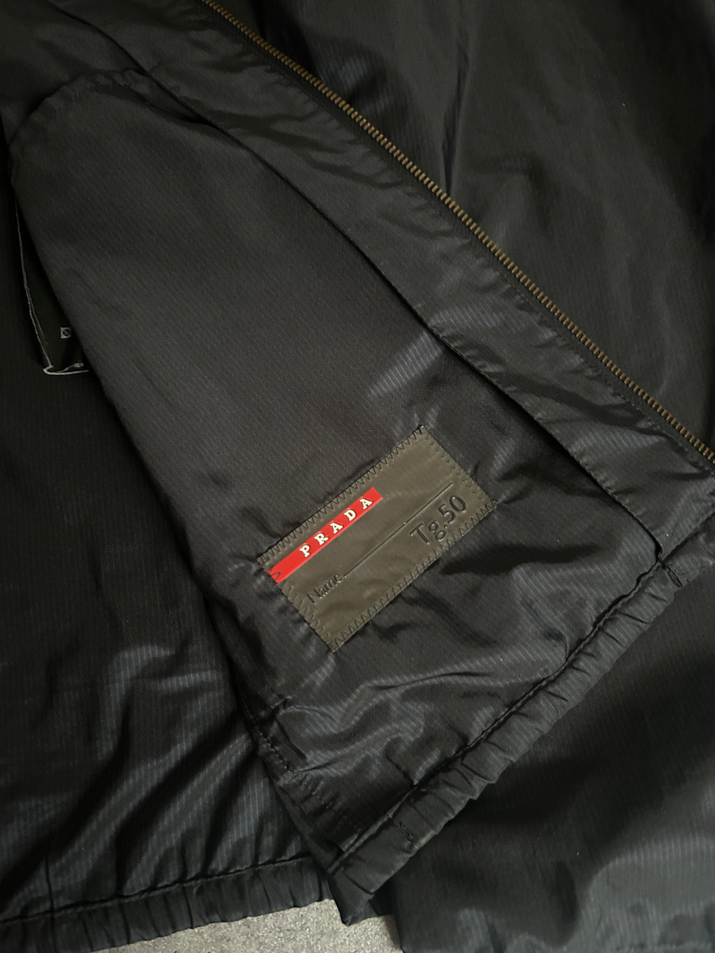 PRADA NYLON WINDBREAKER (M)