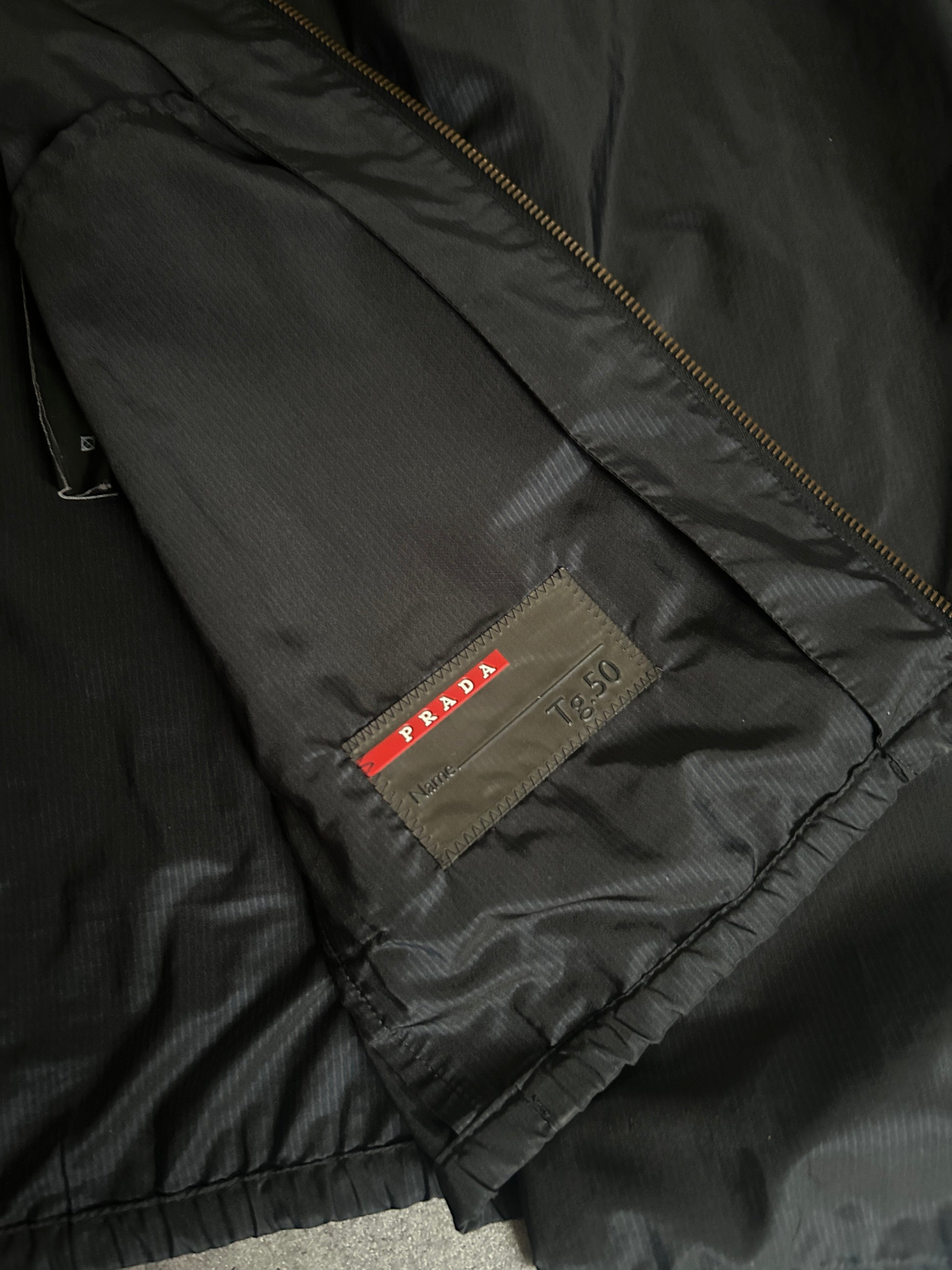 PRADA NYLON WINDBREAKER (M)