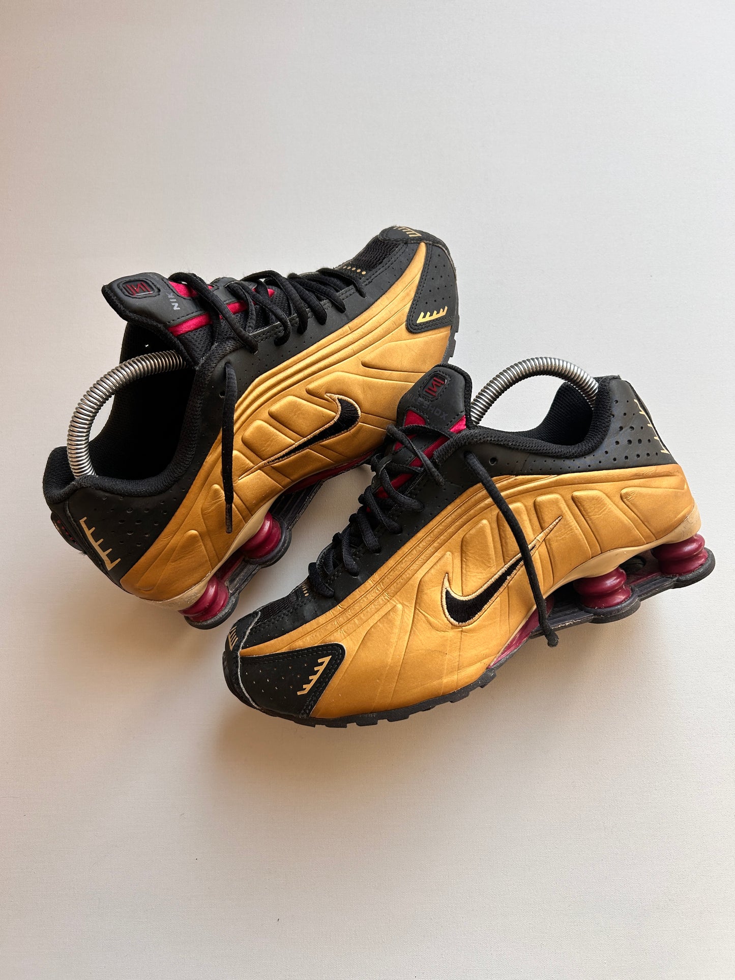 NIKE SHOX R4 “METALLIC GOLD” 39EU