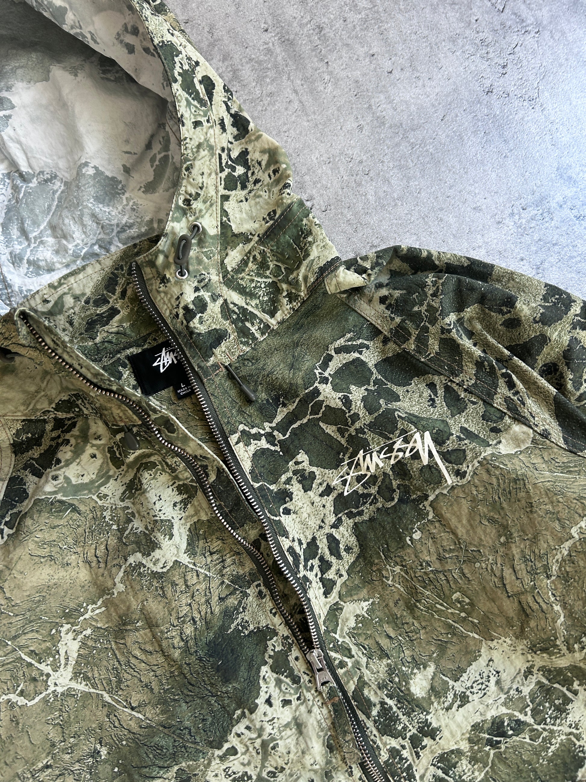 STÜSSY REALTREE WAV3 BEACH SHELL JACKET (L)