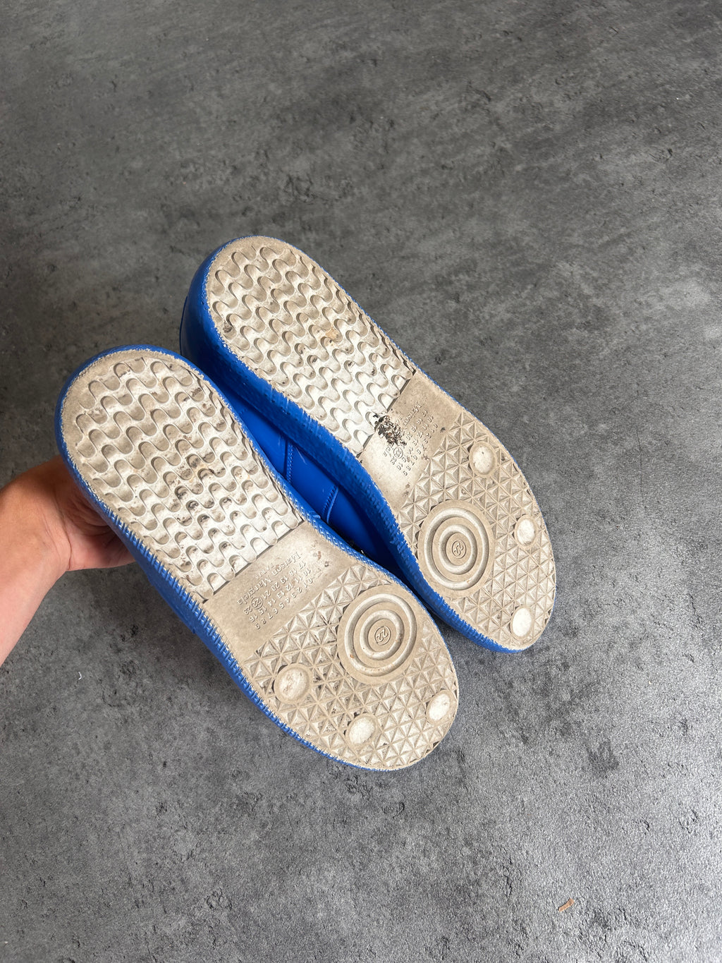 MAISON MARGIELA GATS “PATENT BLUE” 42EU