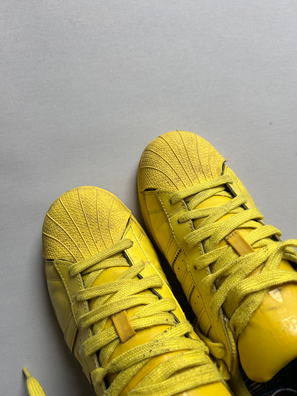 ADIDAS SUPERSTAR X PHARELL “YELLOW” (42,5EU)