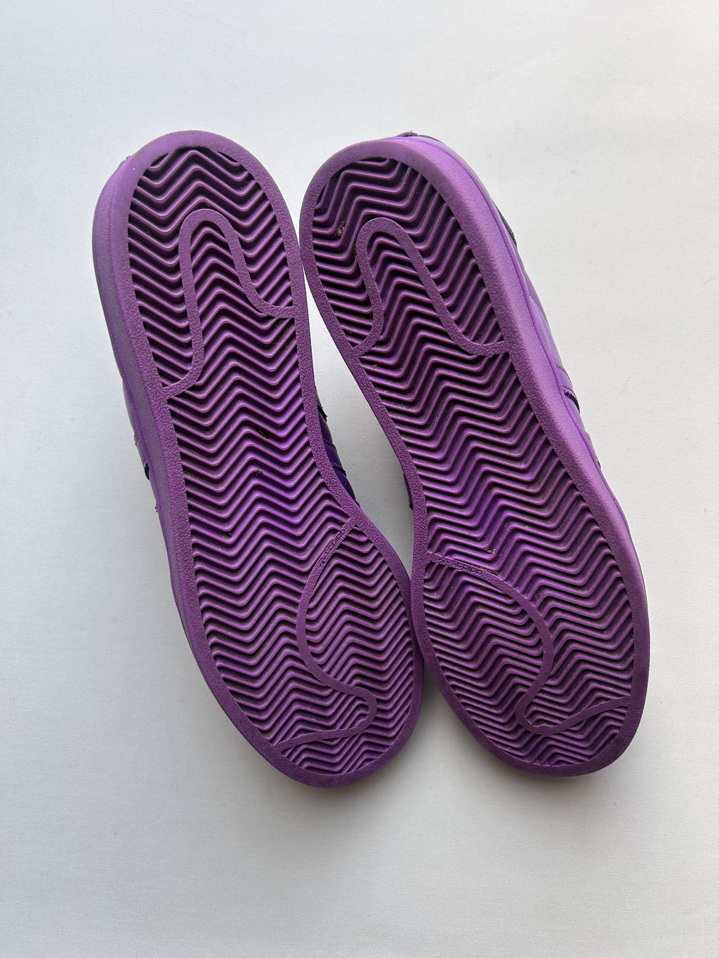 PHARELL SUPERSTAR PURPLE (43EU)