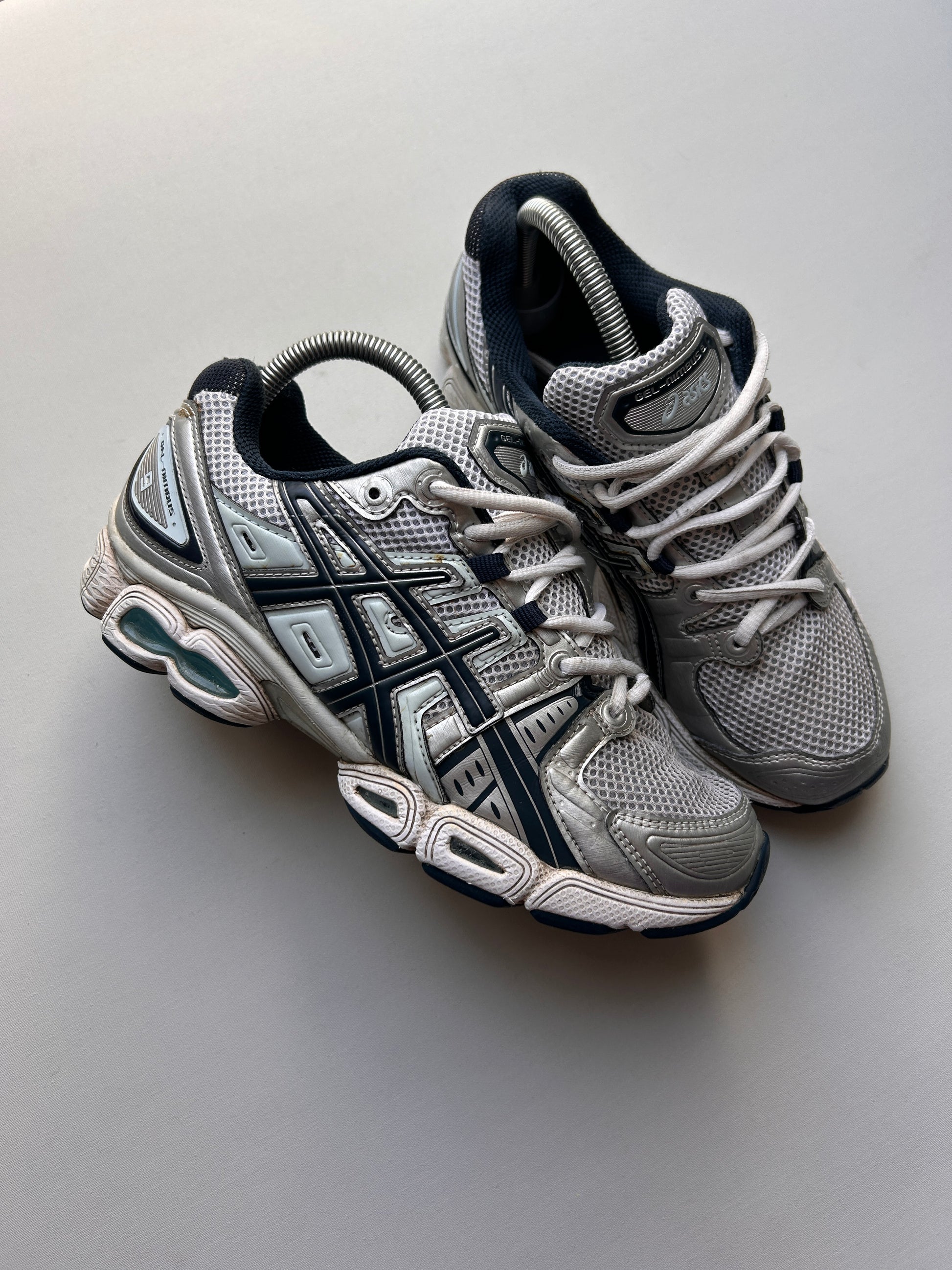 ASICS GEL NIMBUS “CHROME/BLUE” 39,5EU