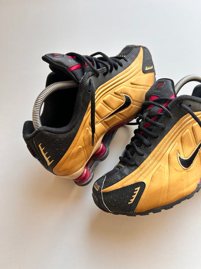 NIKE SHOX R4 “METALLIC GOLD” 39EU
