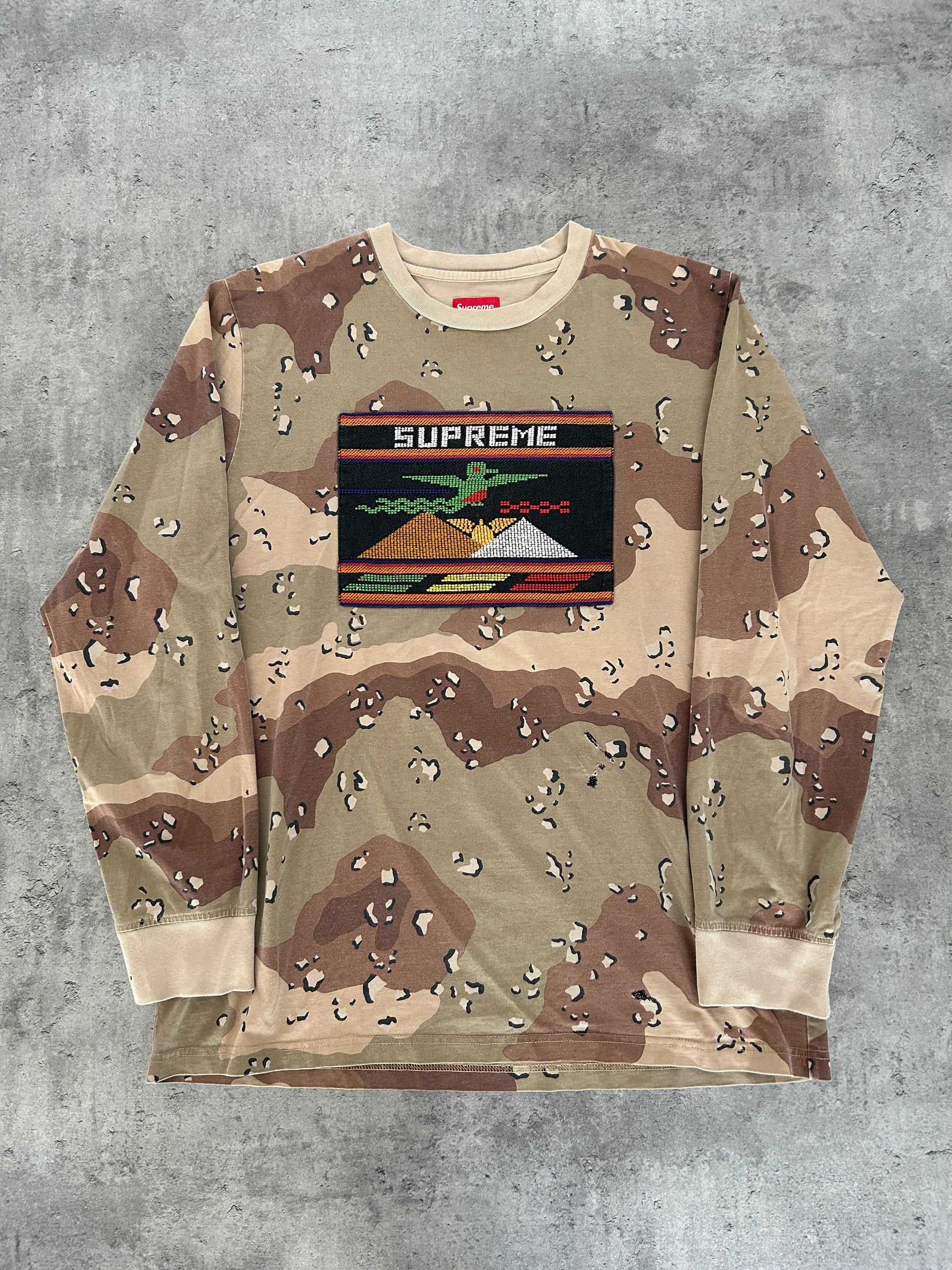 SUPREME NEEDLEPOINT PATCH DESERT CAMO LS (L)