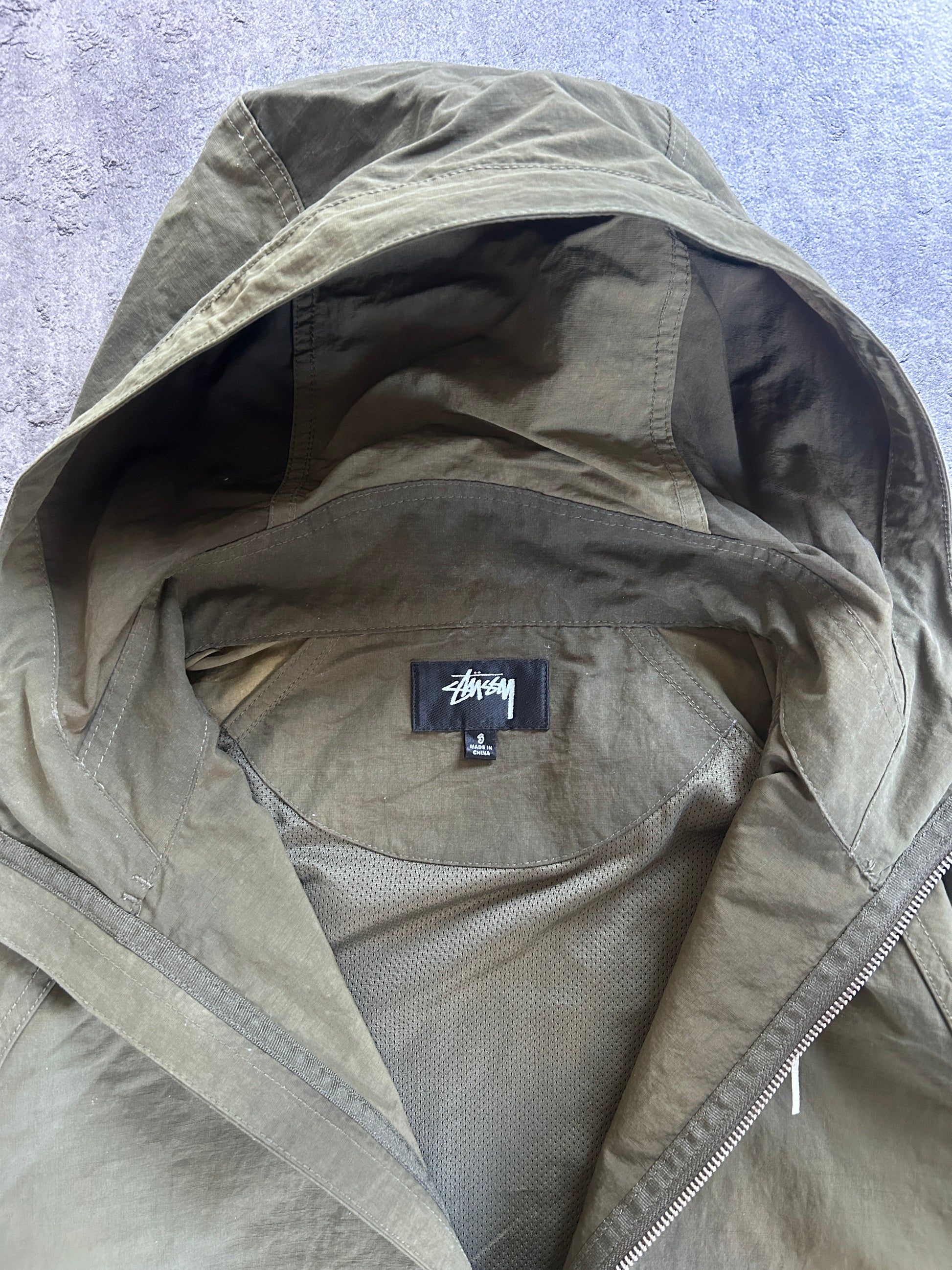 STÜSSY BEACH SHELL “KHAKI GREEN” (S)
