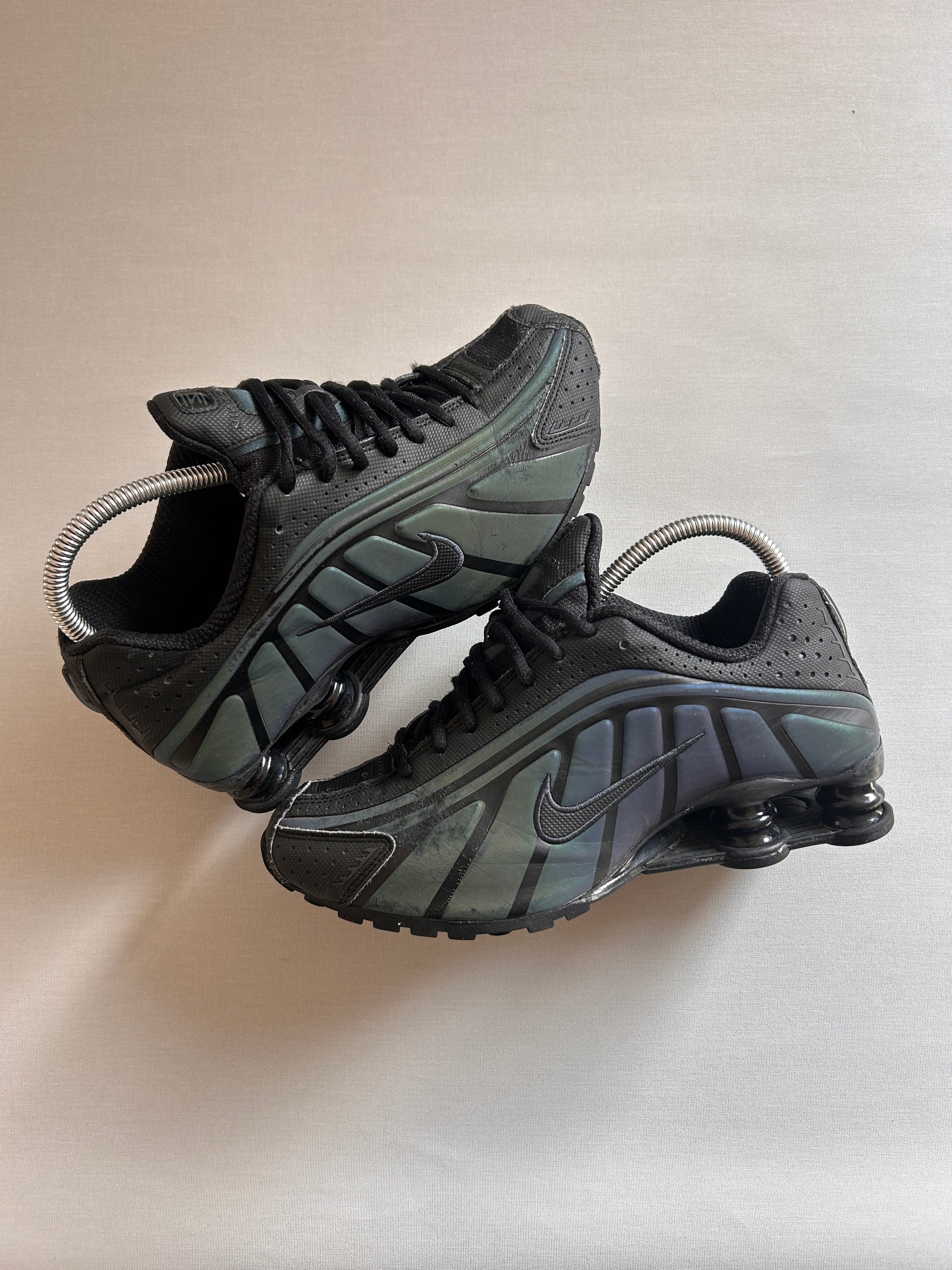 NIKE SHOX R4 REFLECTIVE SE (39EU)