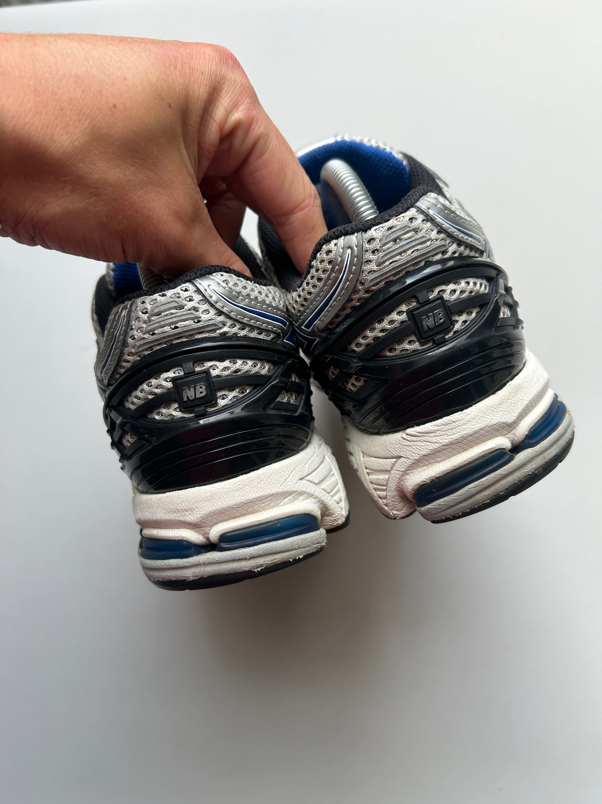 NB1906R “METALLIC BLUE SILVER” 42,5EU