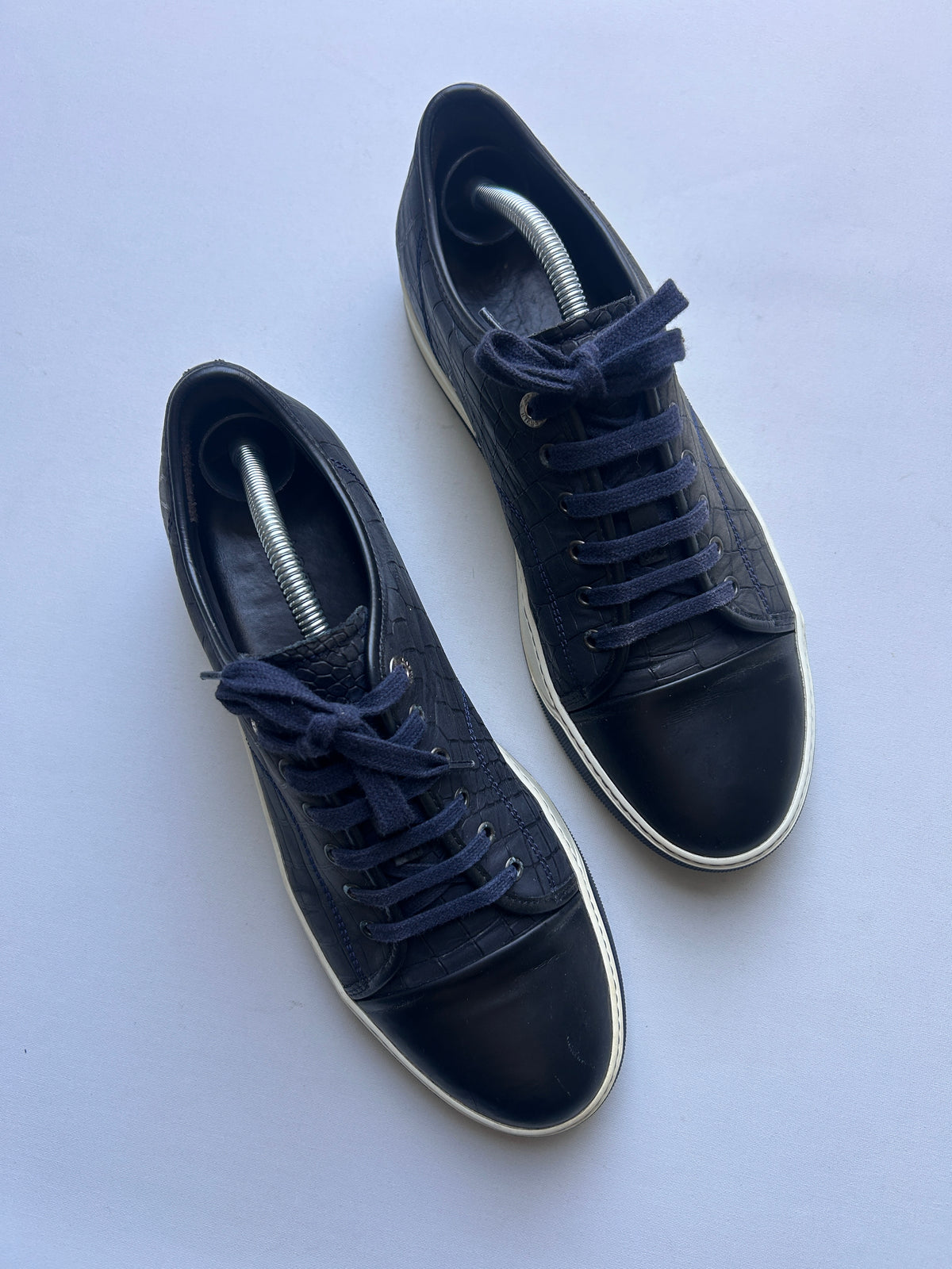 LANVIN DBB1 NAVY CROCSKIN (44EU)
