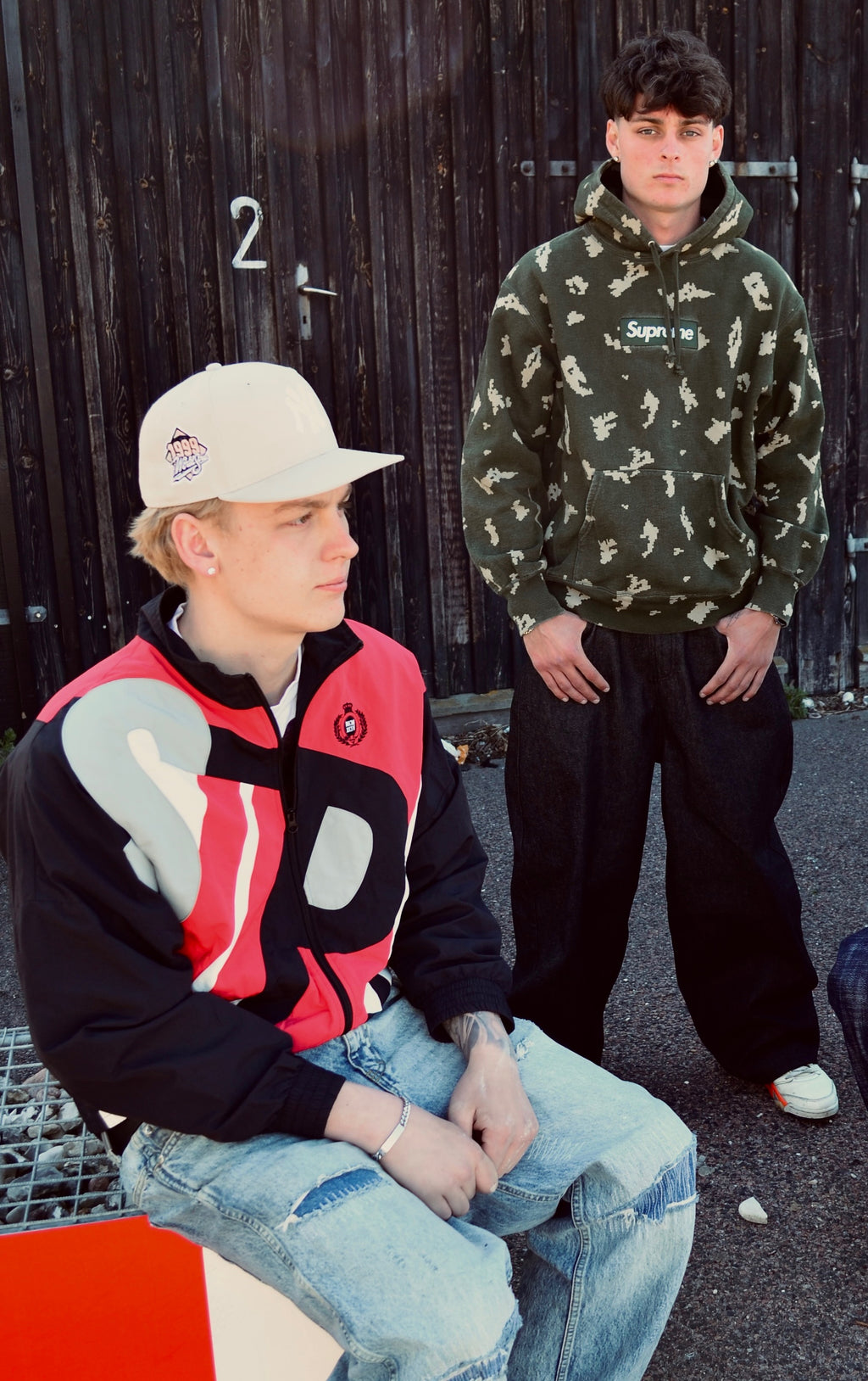 SUPREME BIG LETTER TRACKJACKET (L)
