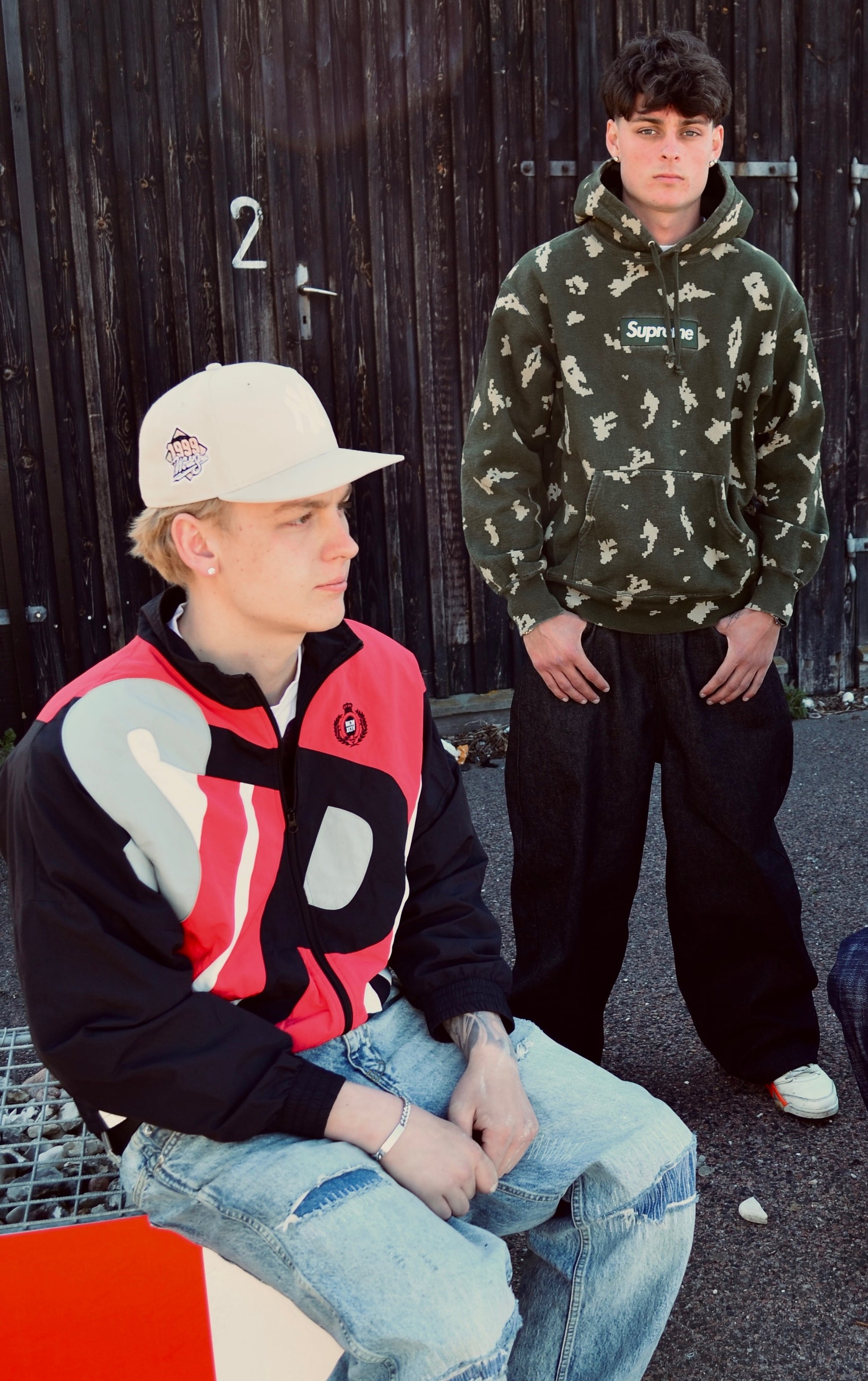 SUPREME BIG LETTER TRACKJACKET (L)