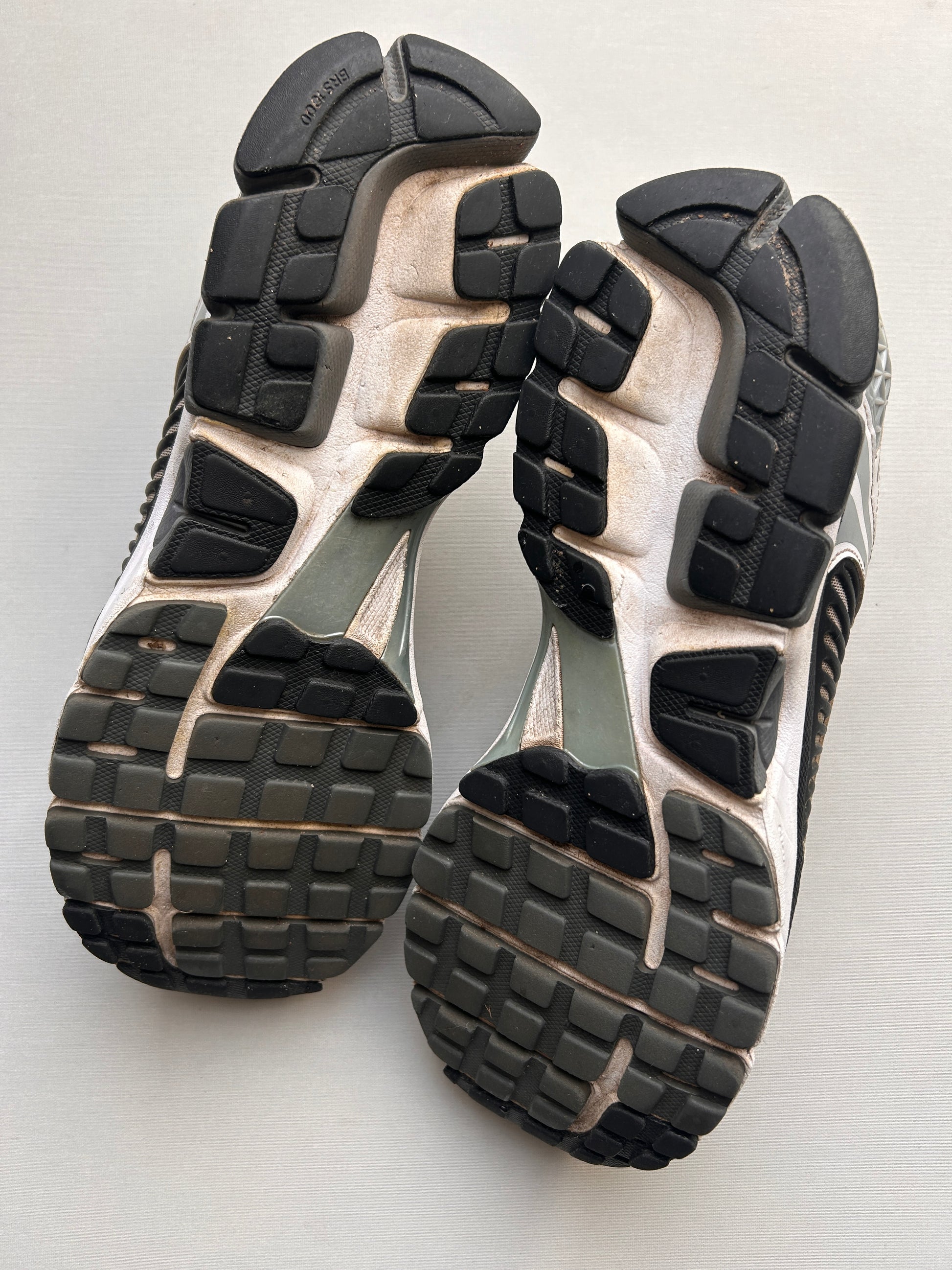 NIKE VOMERO 5 “BLACK/GREY/WHITE” 45EU