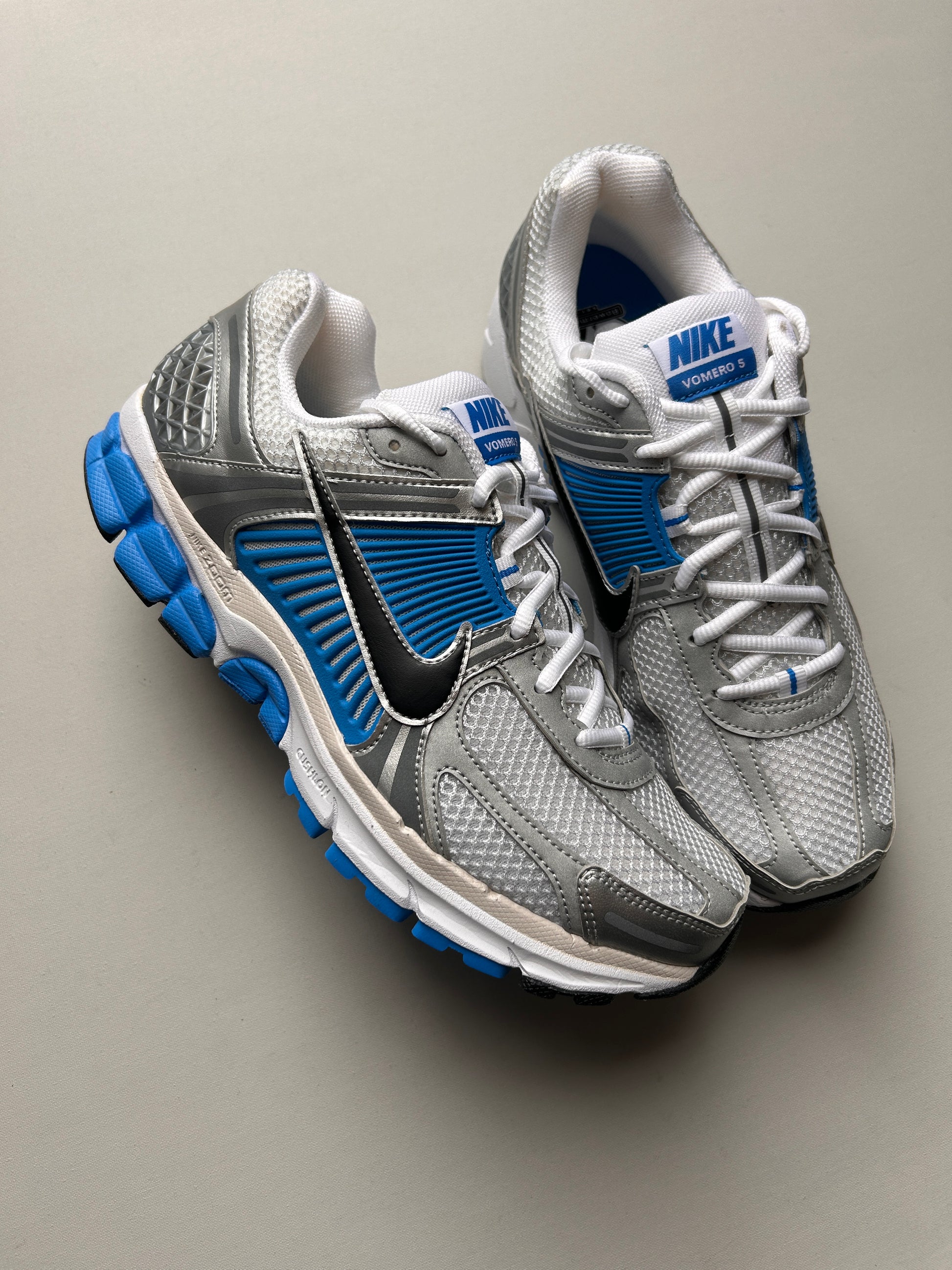 NIKE VOMERO 5 “SILVER/BLUE” 44EU
