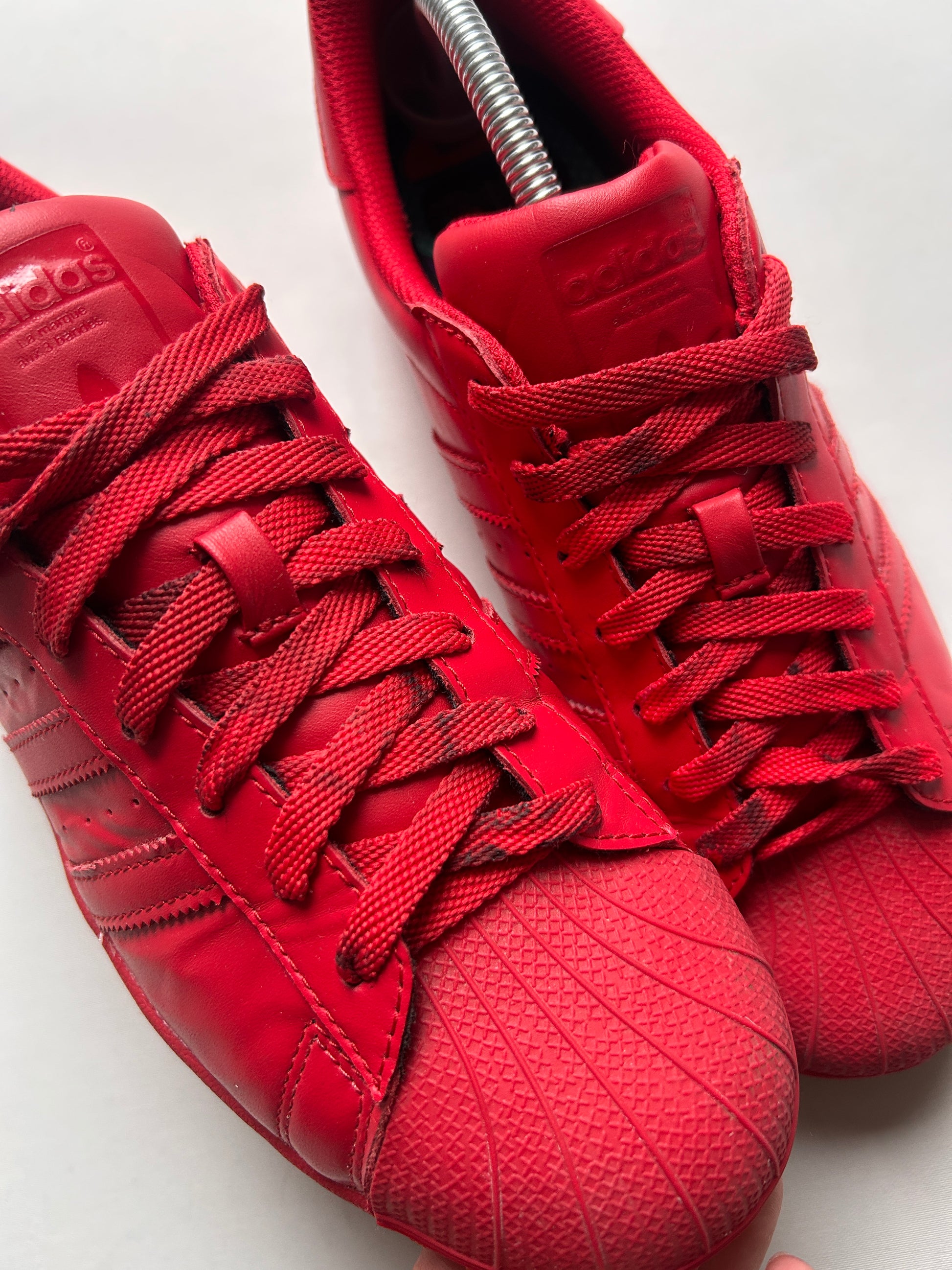 ADIDAS SUPERSTAR X PHARELL (42,5EU)