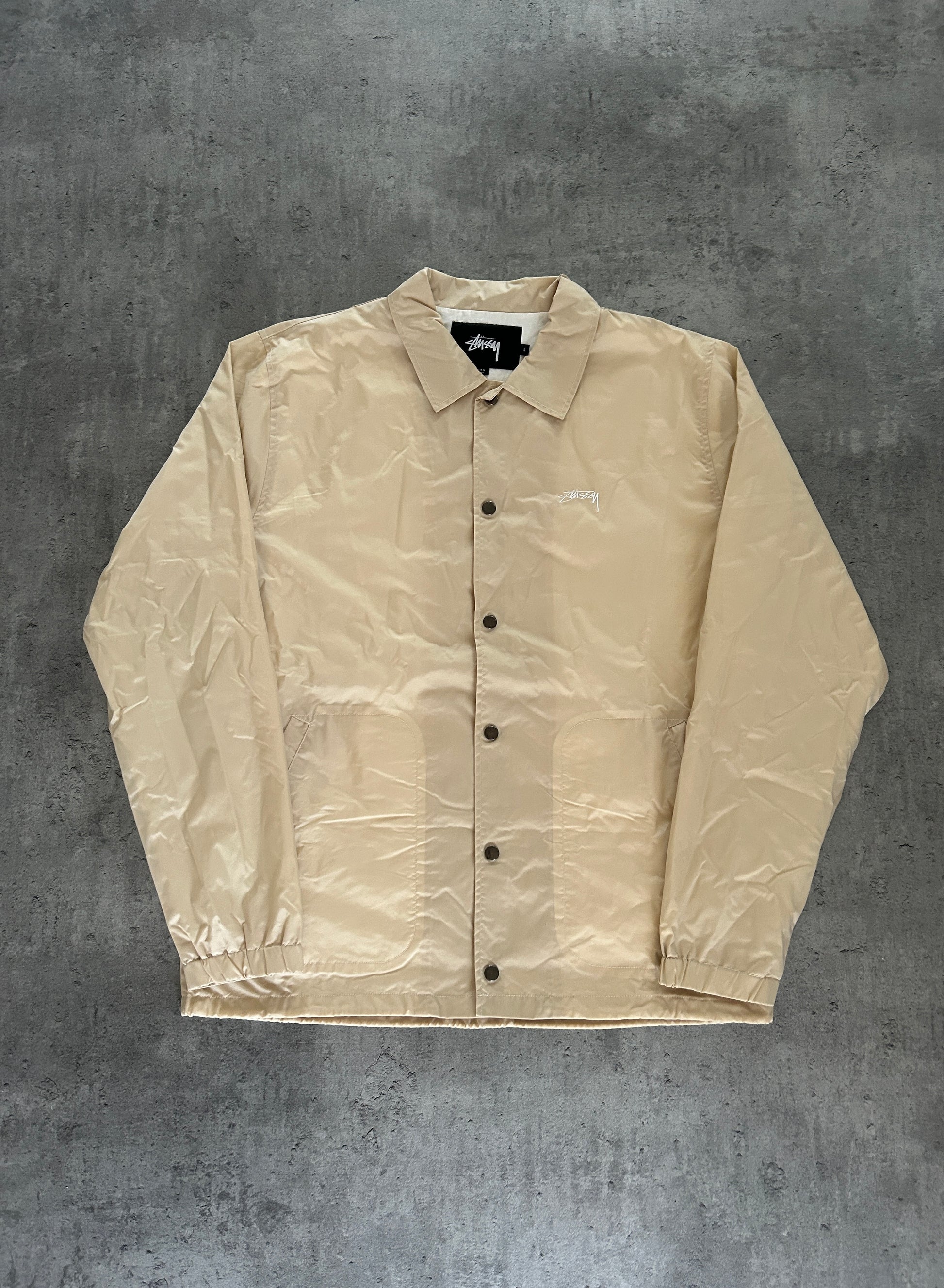 STÜSSY COACH JAKKE “ALMOND” (L)