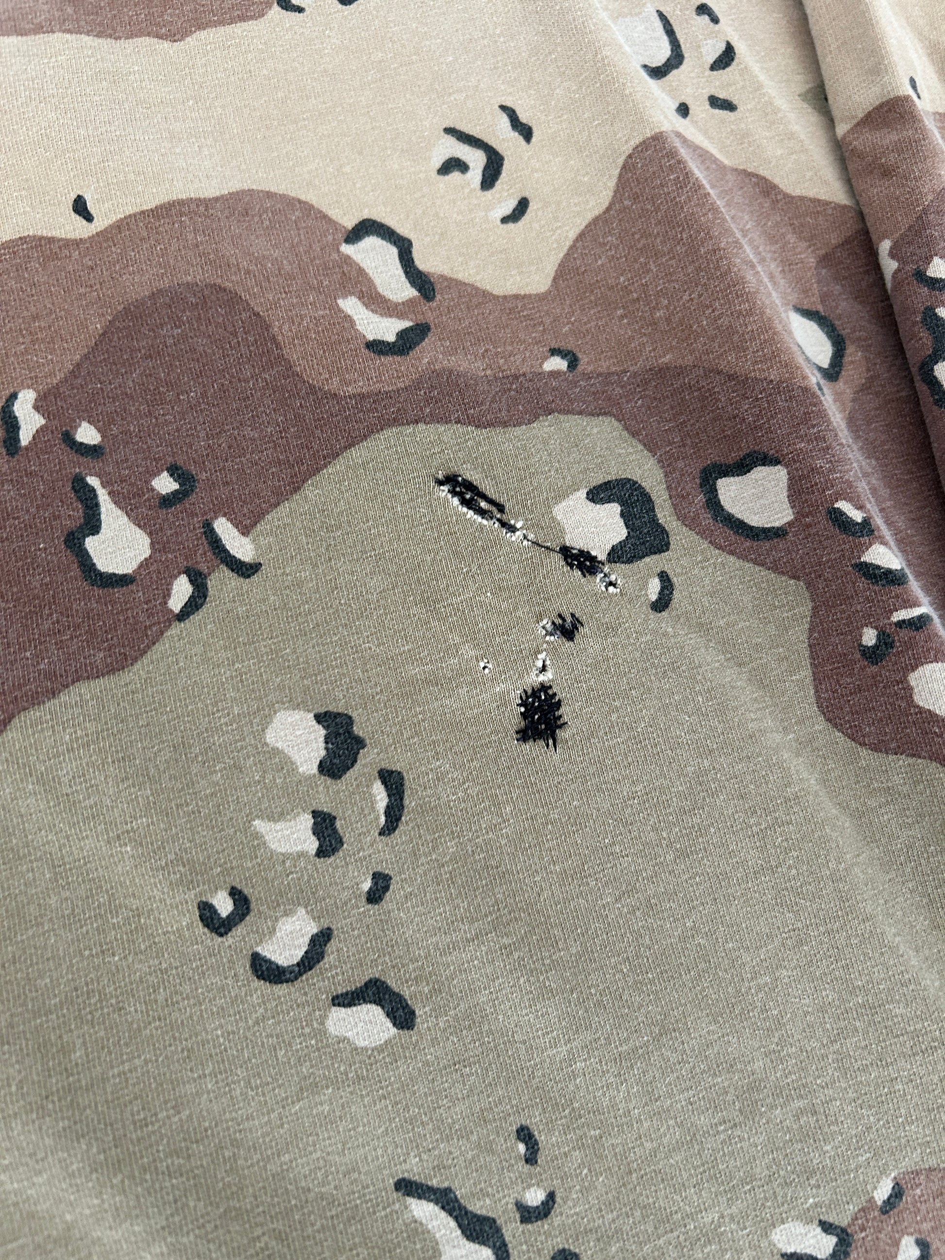 SUPREME NEEDLEPOINT PATCH DESERT CAMO LS (L)