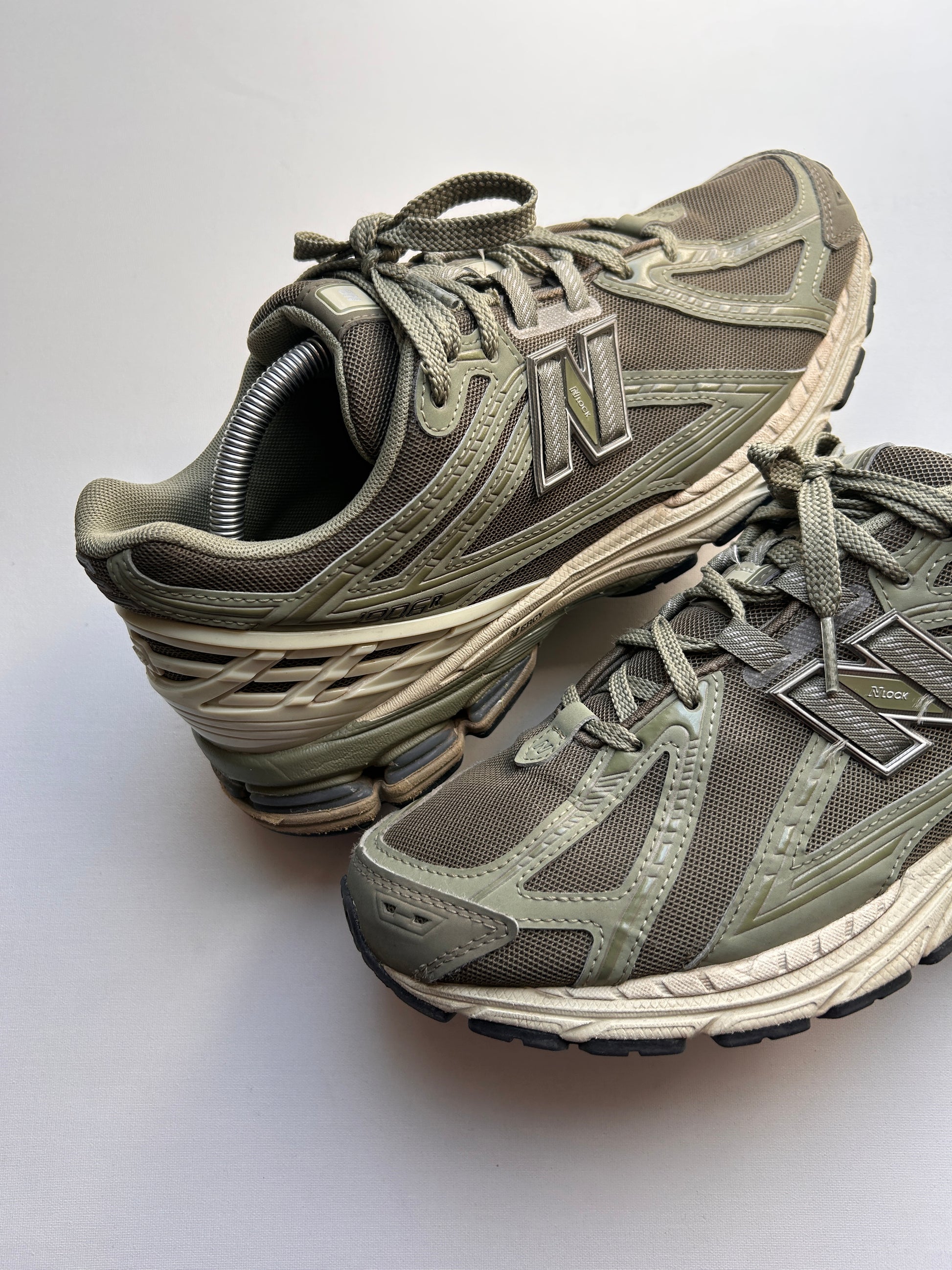 NB1906R “OLIVE” 45EU